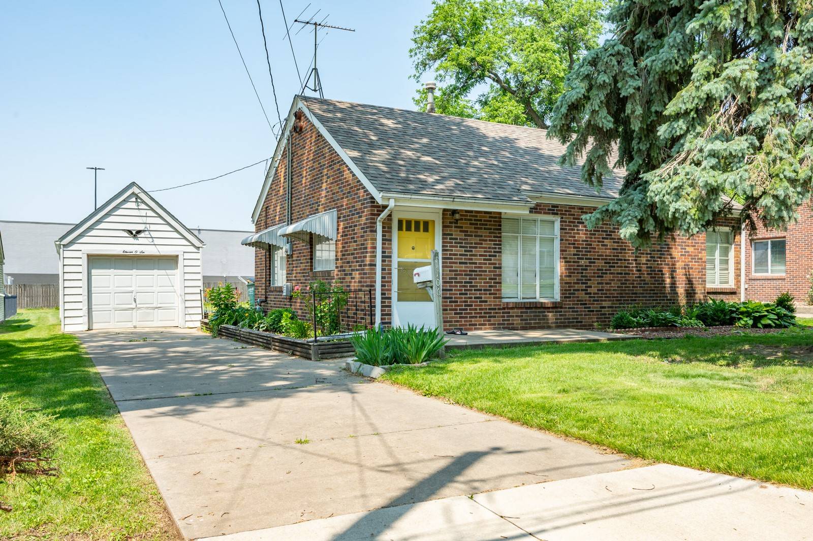 Windsor Heights, IA 50324,1106 69th Street