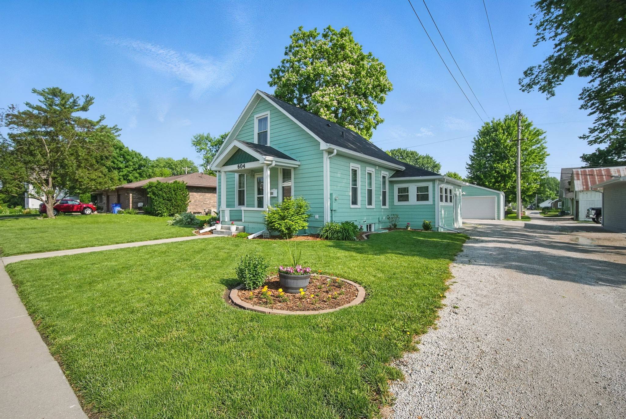 Indianola, IA 50125,604 W 2nd Avenue