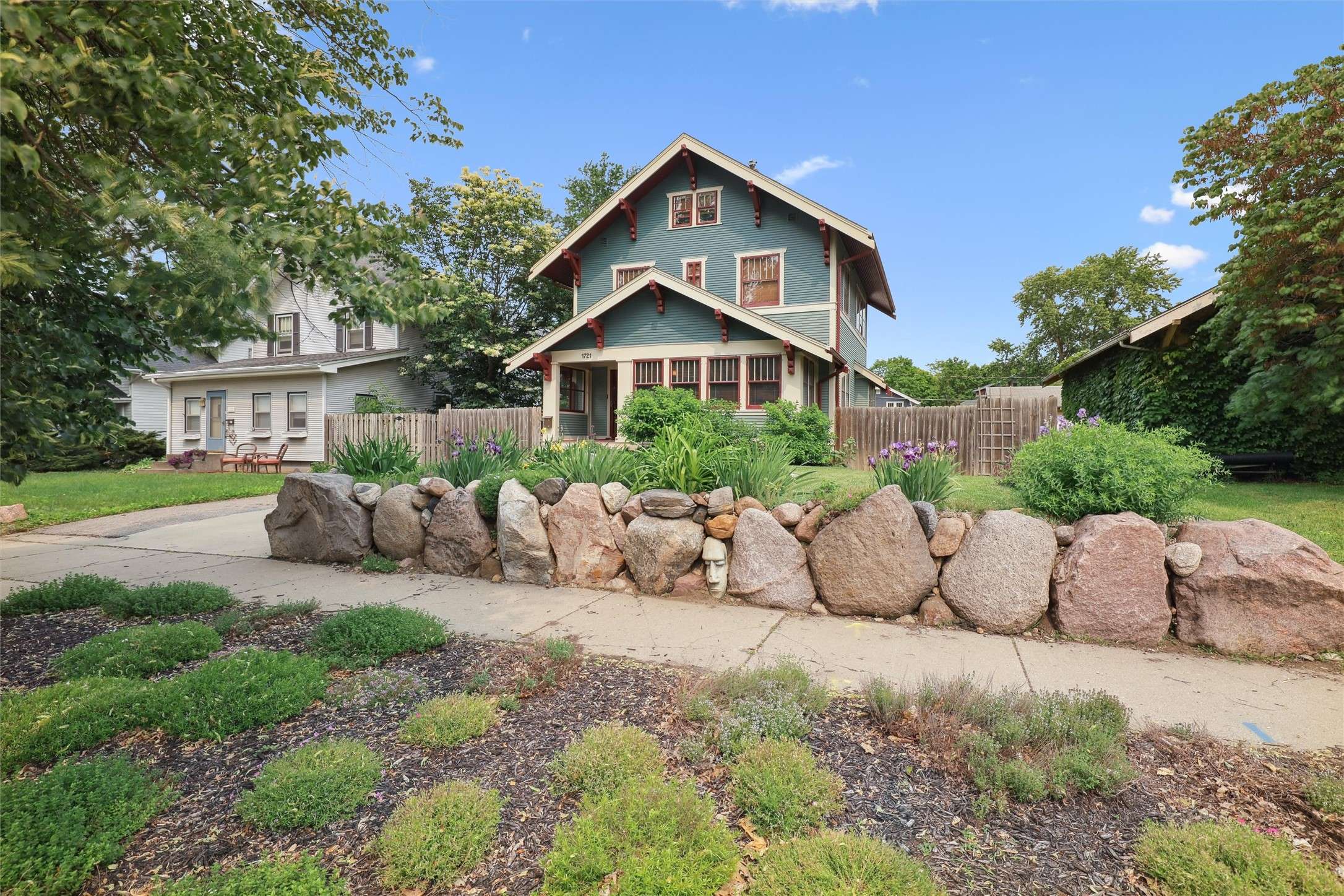 Des Moines, IA 50316,1721 E 12th Street