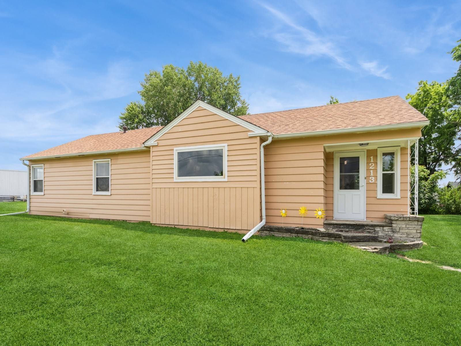 Newton, IA 50208,1213 N 15th Avenue E