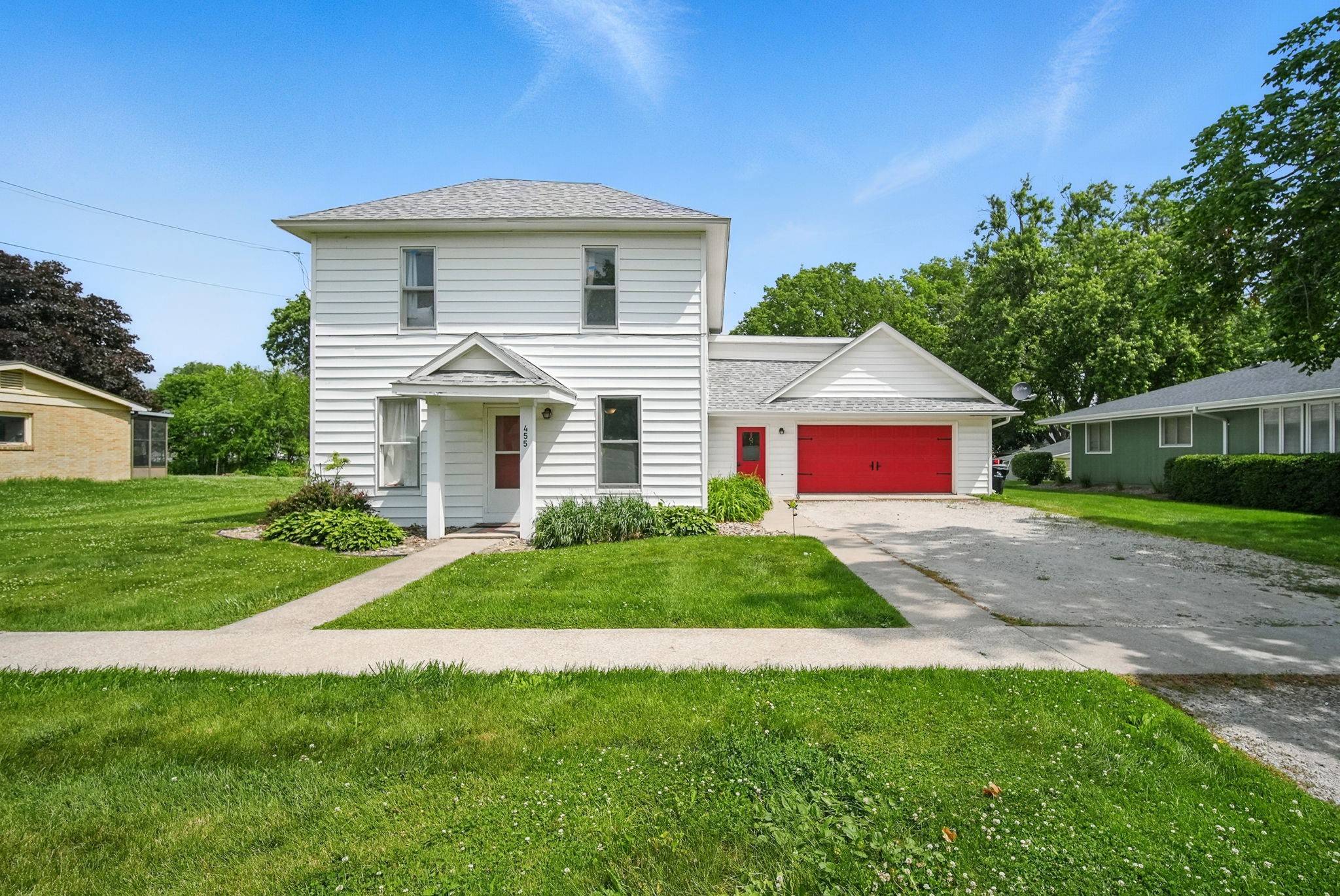 Earlham, IA 50072,455 NW 2nd Street