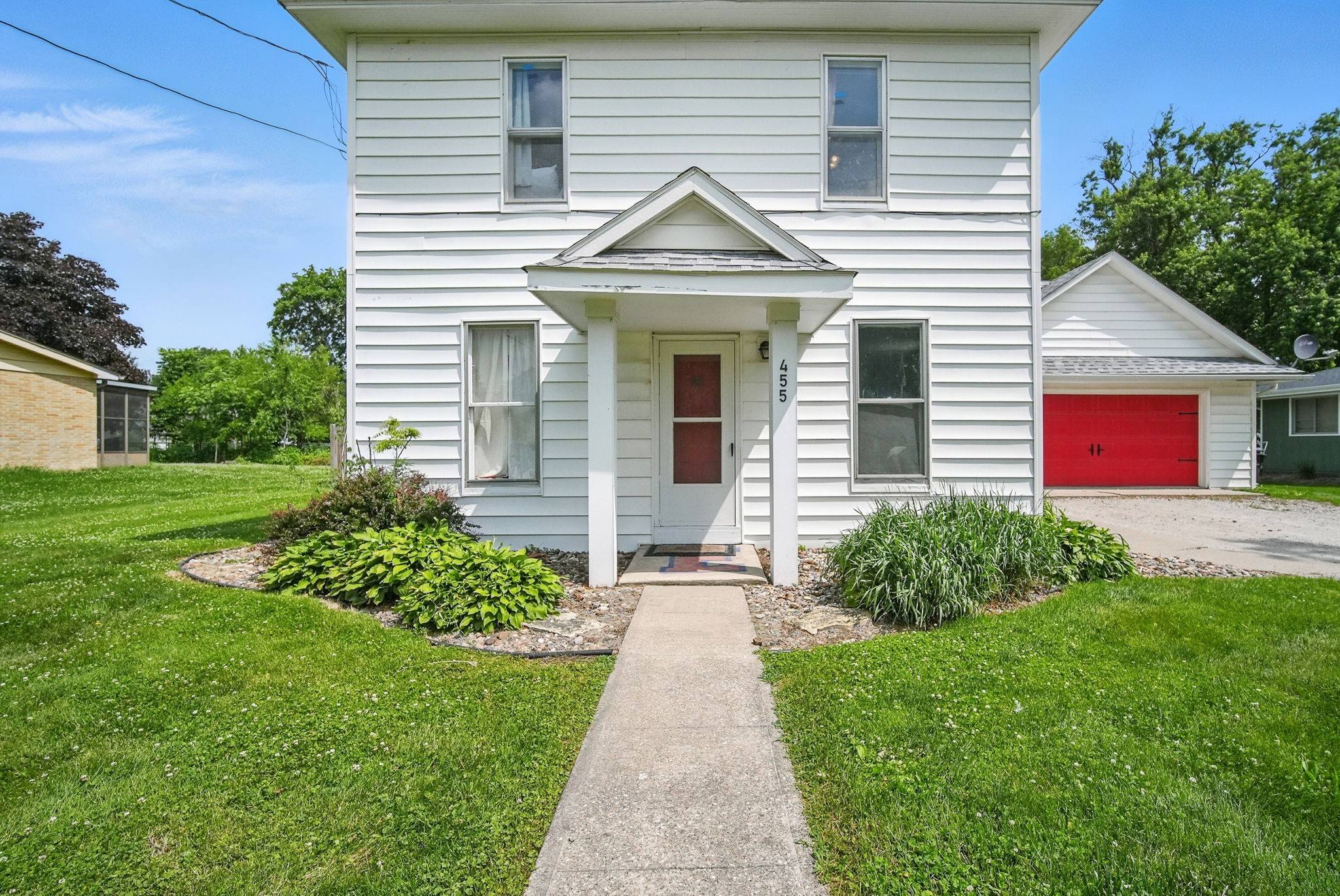 Earlham, IA 50072,455 NW 2nd Street