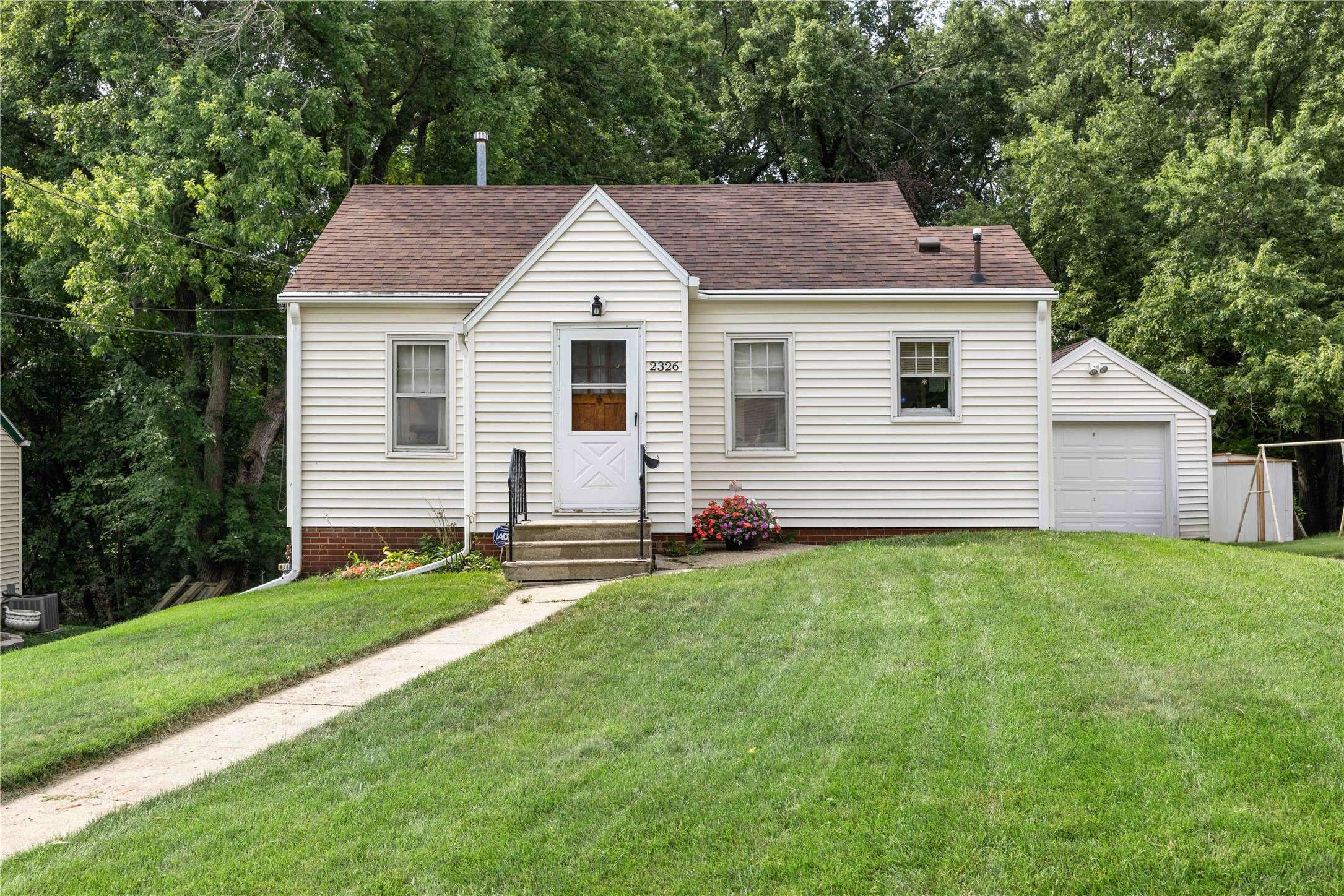 Des Moines, IA 50310,2326 Adams Avenue