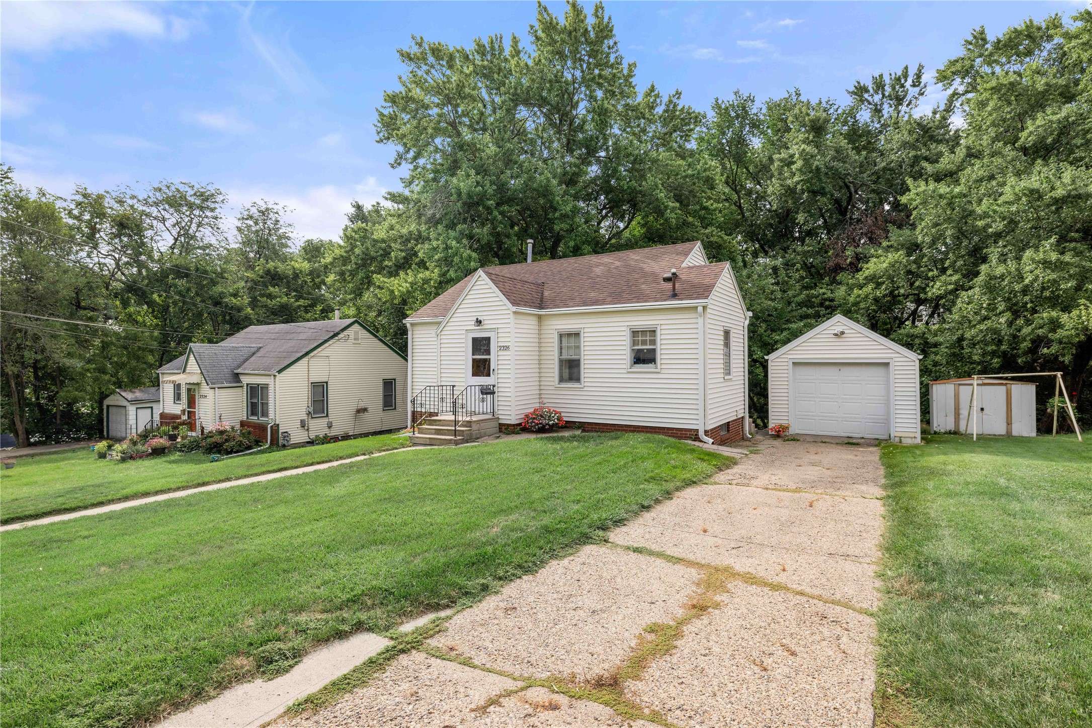 Des Moines, IA 50310,2326 Adams Avenue