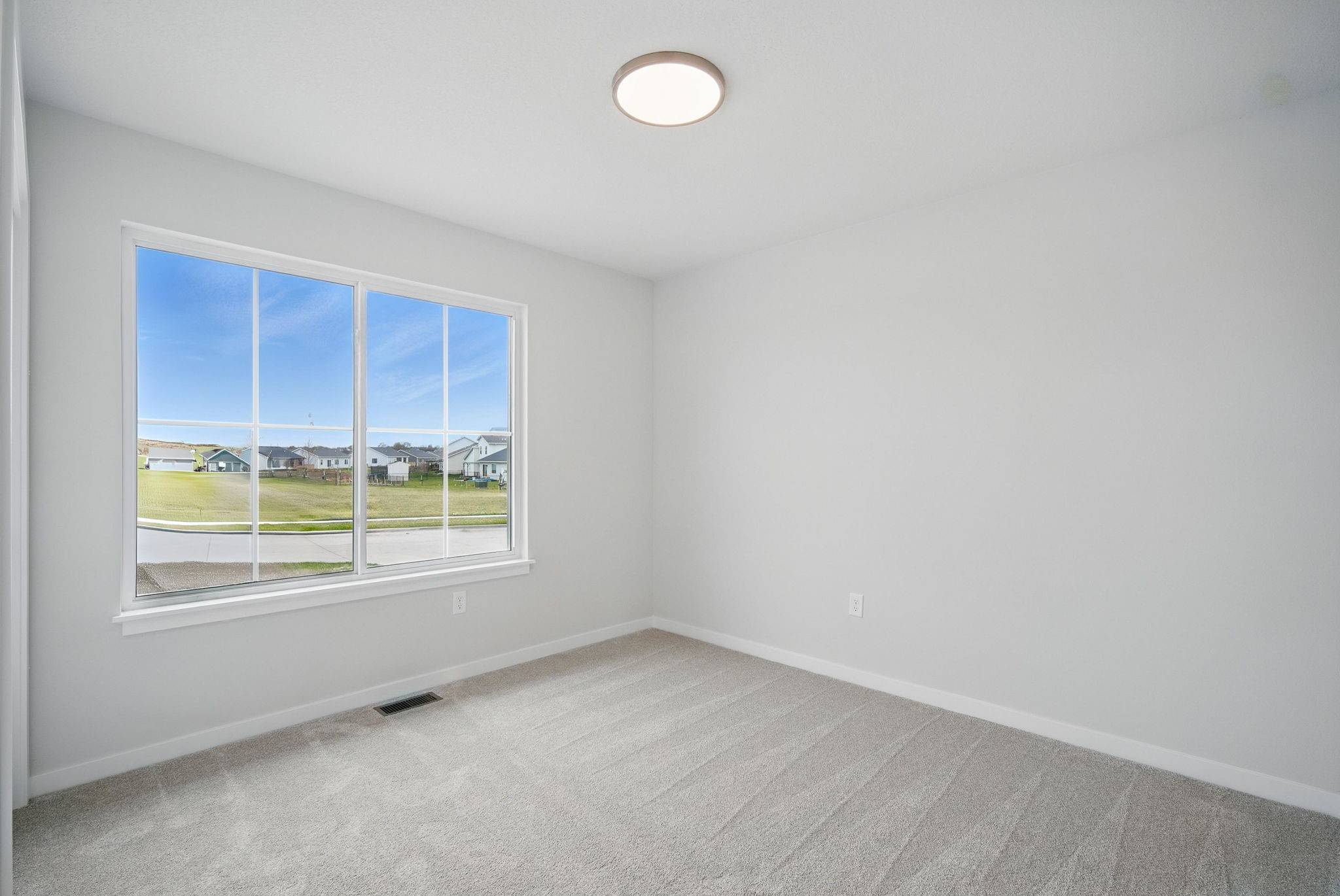 Des Moines, IA 50317,4270 Grover Woods Lane