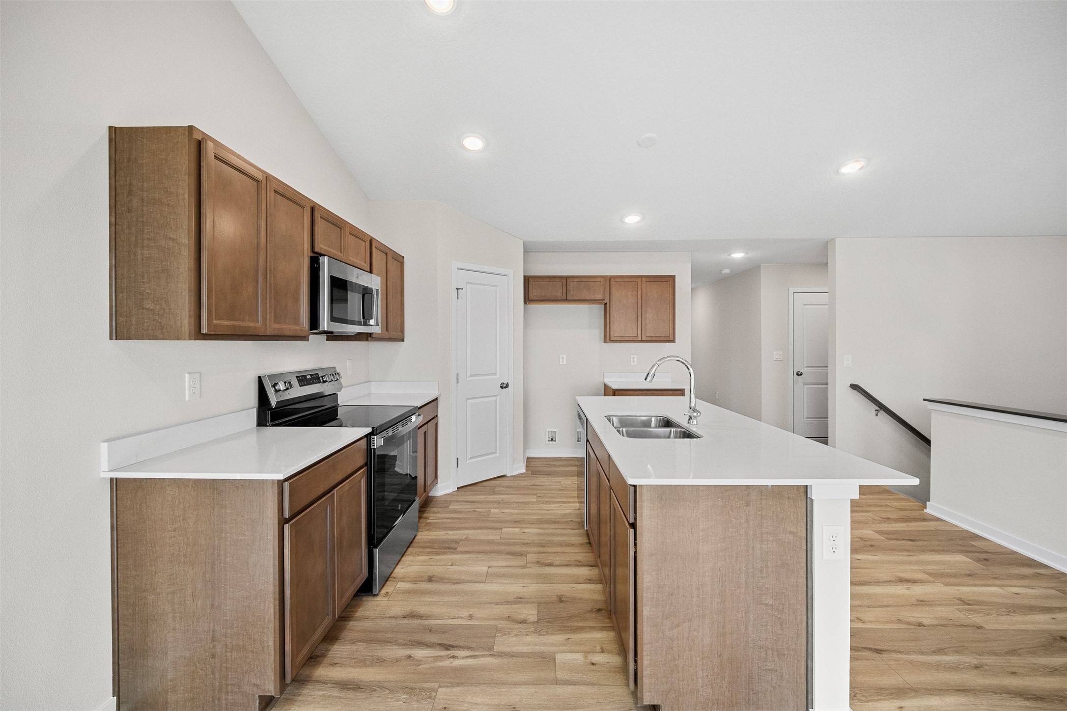 Des Moines, IA 50317,4400 Honey Bee Ridge