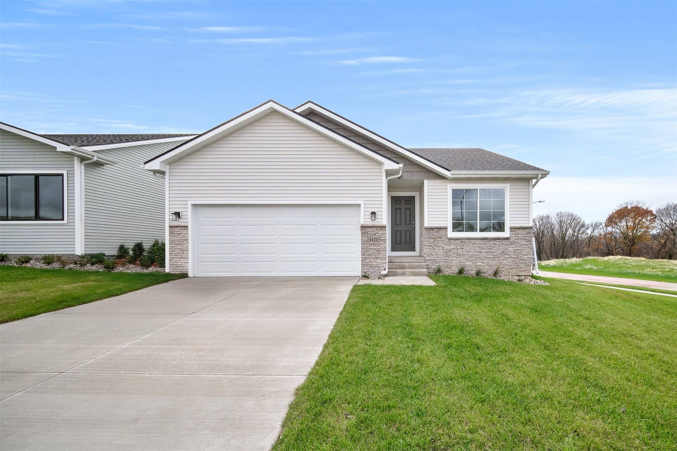 Des Moines, IA 50317,4400 Honey Bee Ridge
