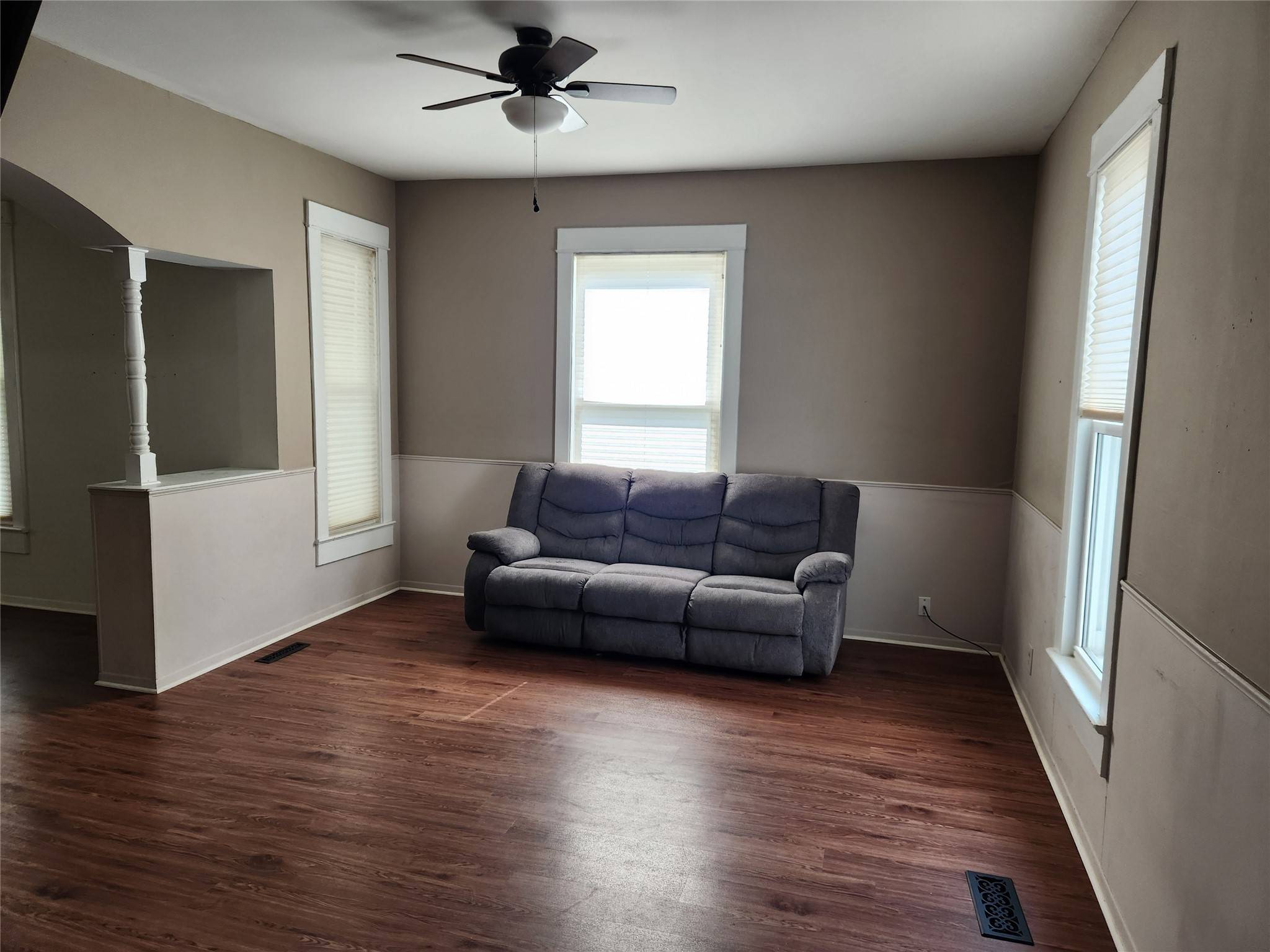 Oskaloosa, IA 52577,114 K Avenue E