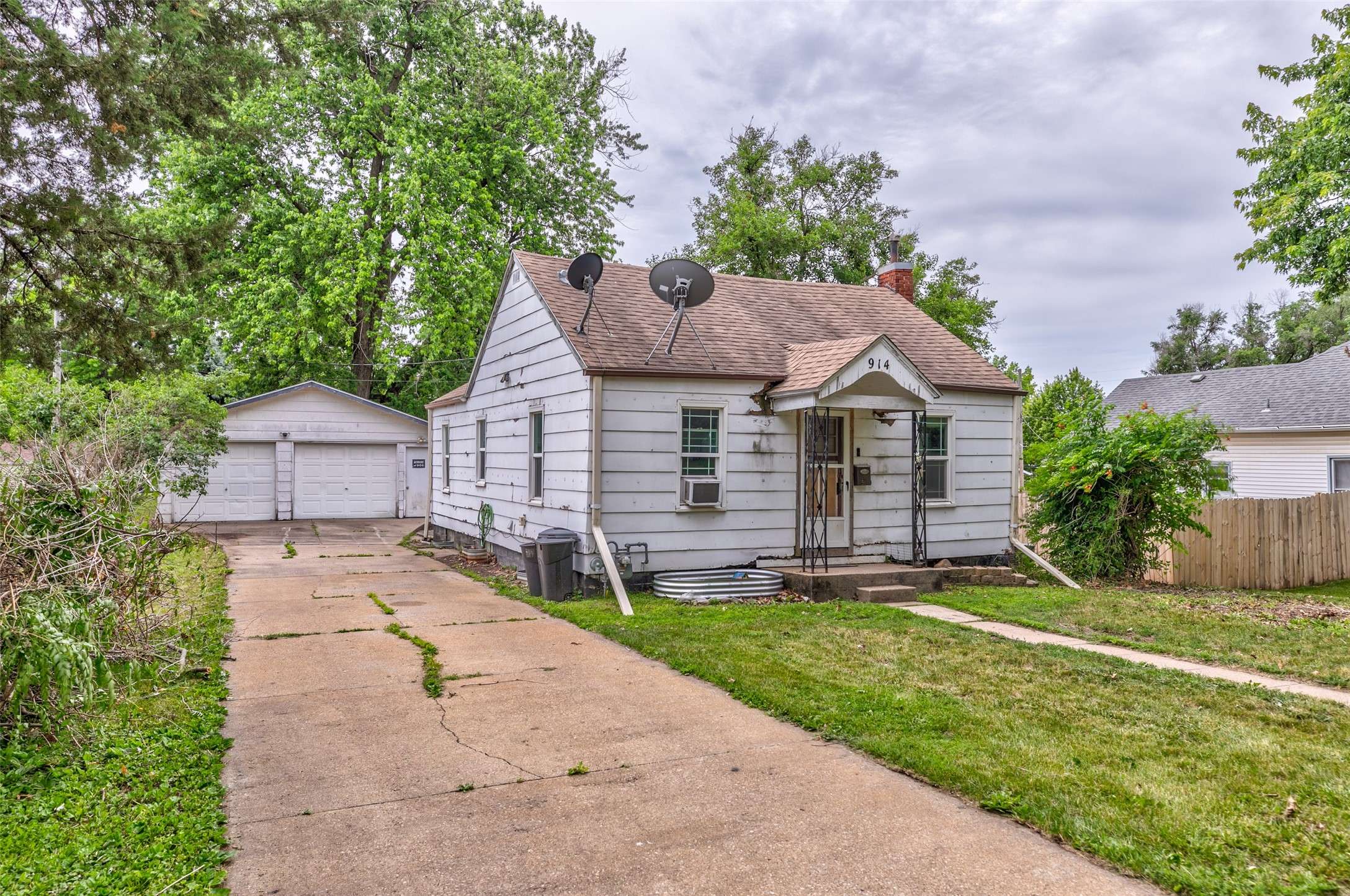 Knoxville, IA 50138,914 W Montgomery Street