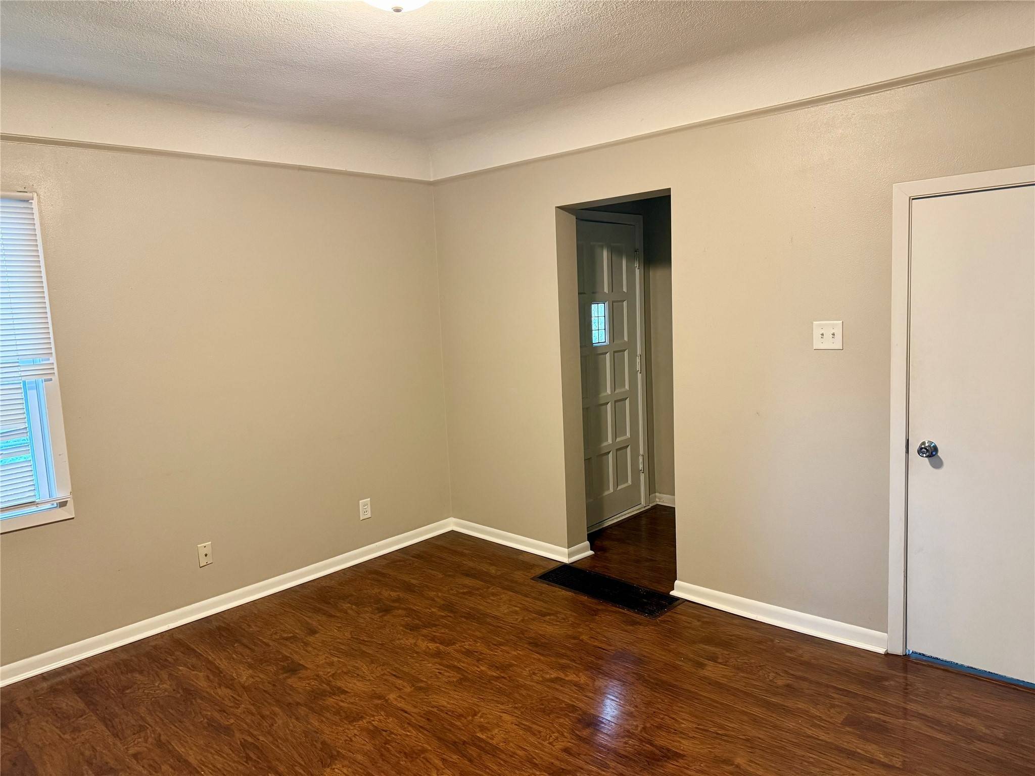 Des Moines, IA 50317,2919 E Walnut Street