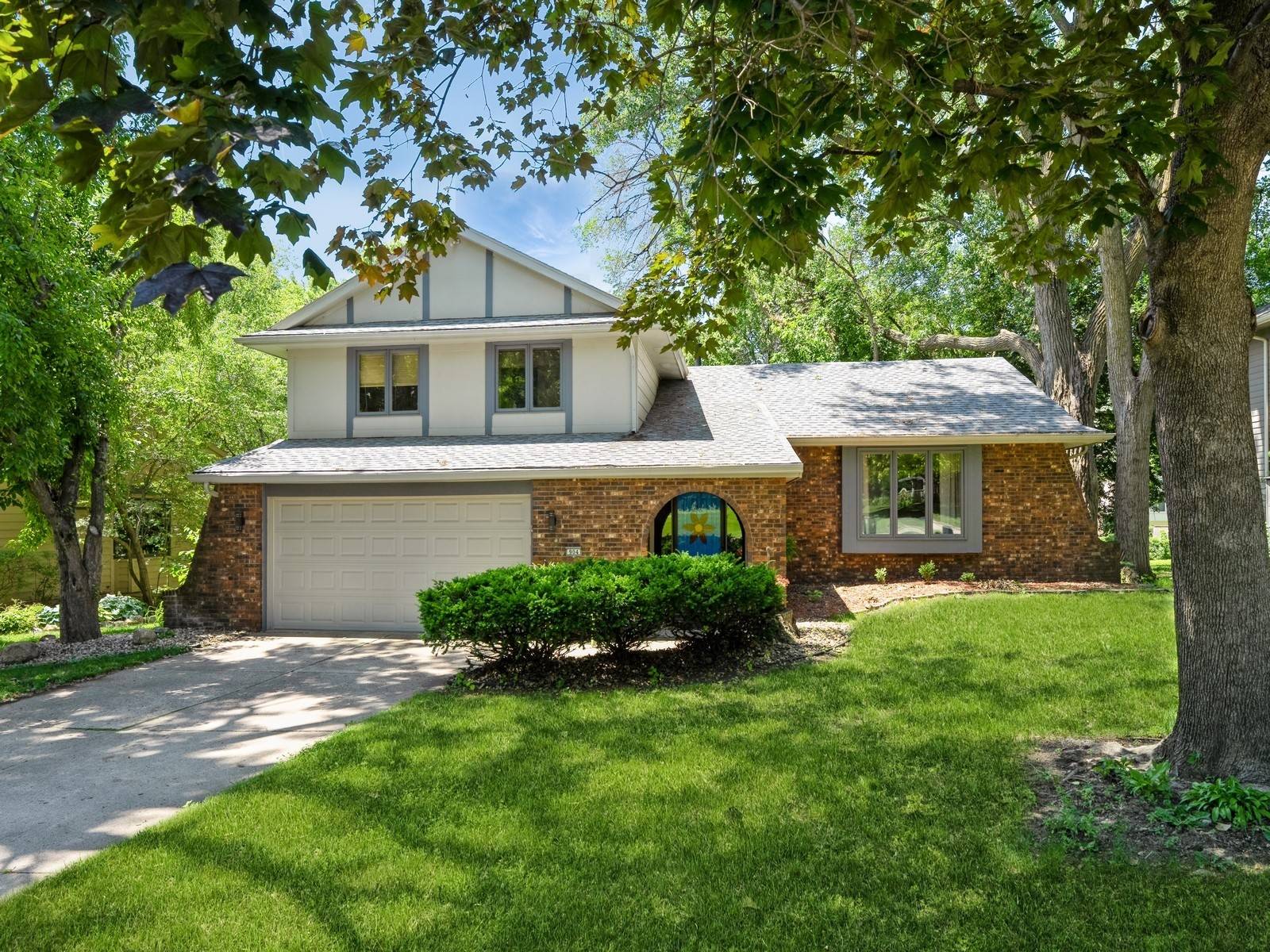 West Des Moines, IA 50265,904 52nd Street