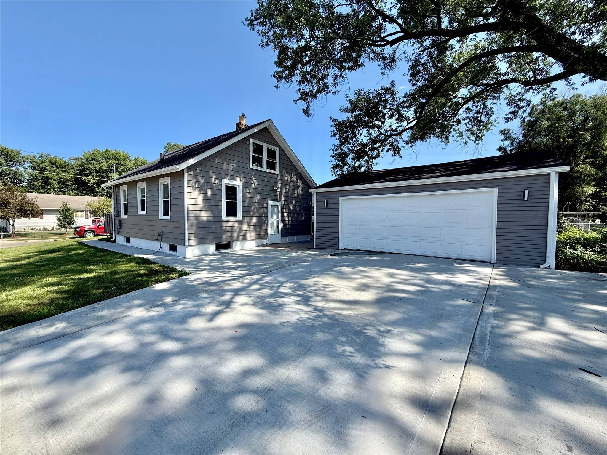Des Moines, IA 50316,1254 E 16th Street