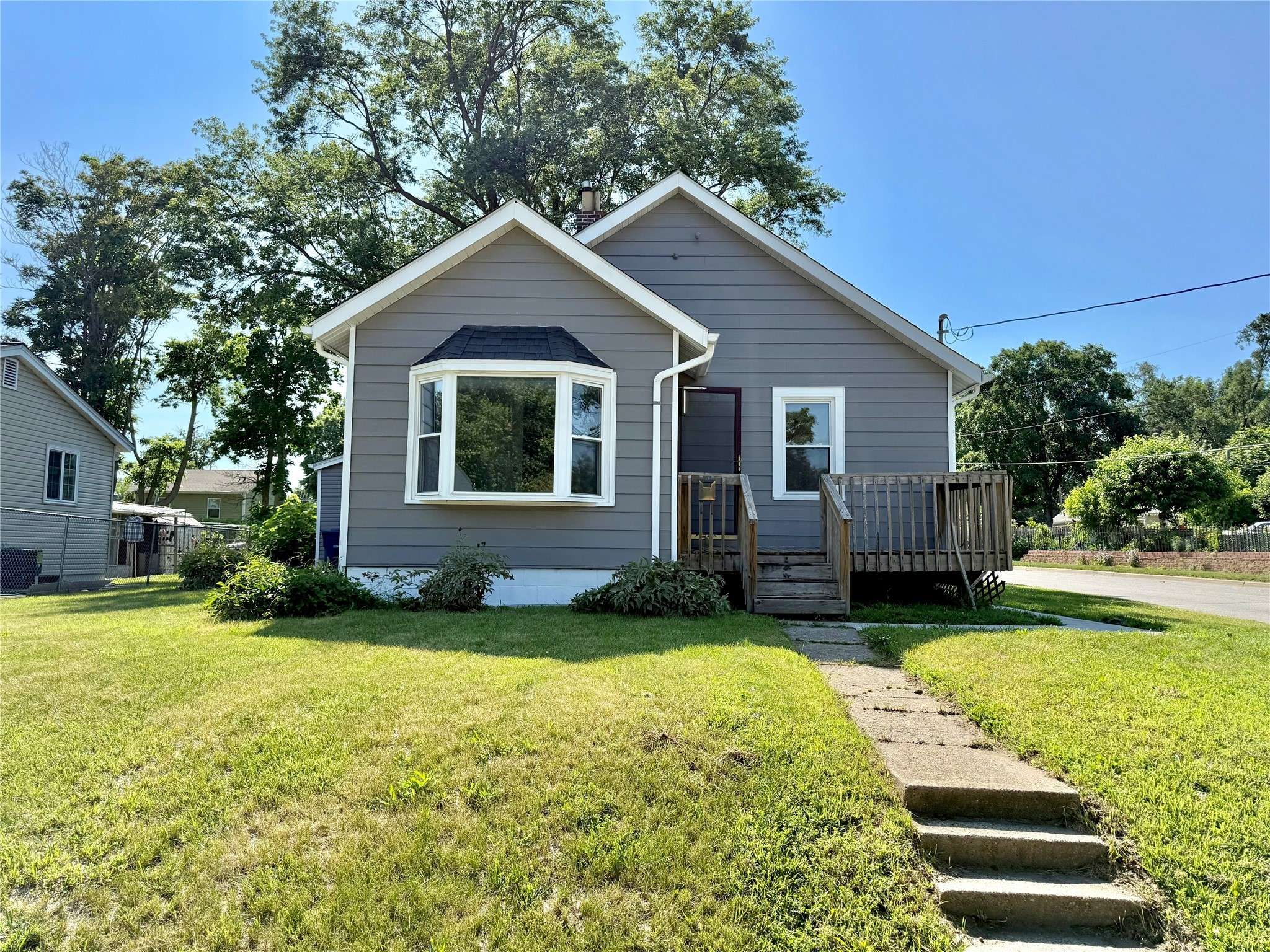 Des Moines, IA 50316,1254 E 16th Street