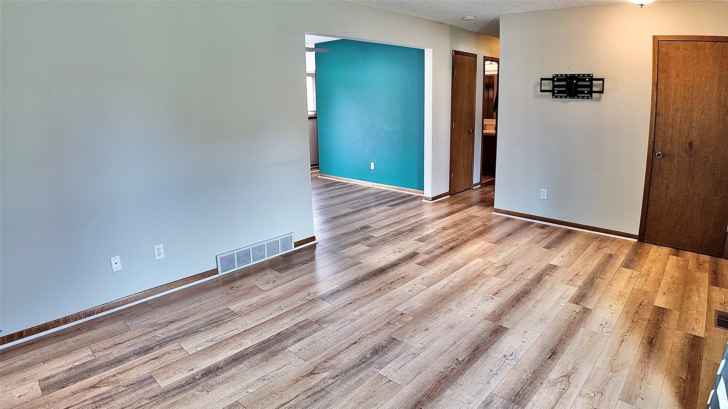 Urbandale, IA 50322,4221 90th Street