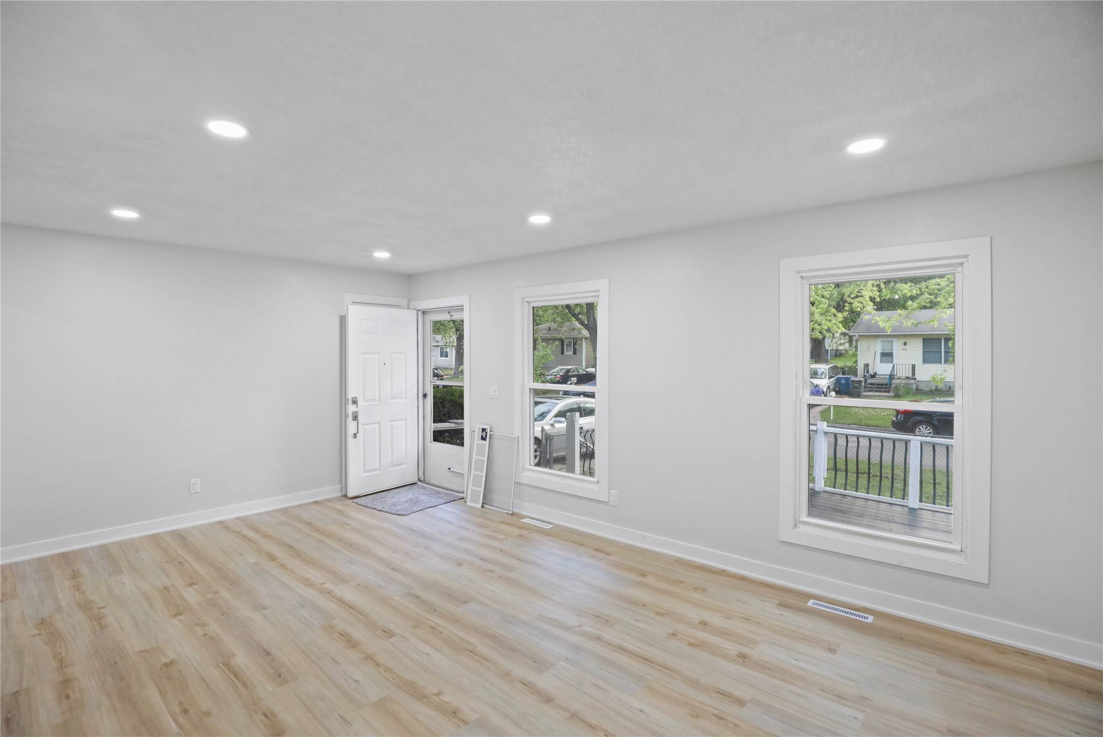 Des Moines, IA 50317,2420 E 37th Street