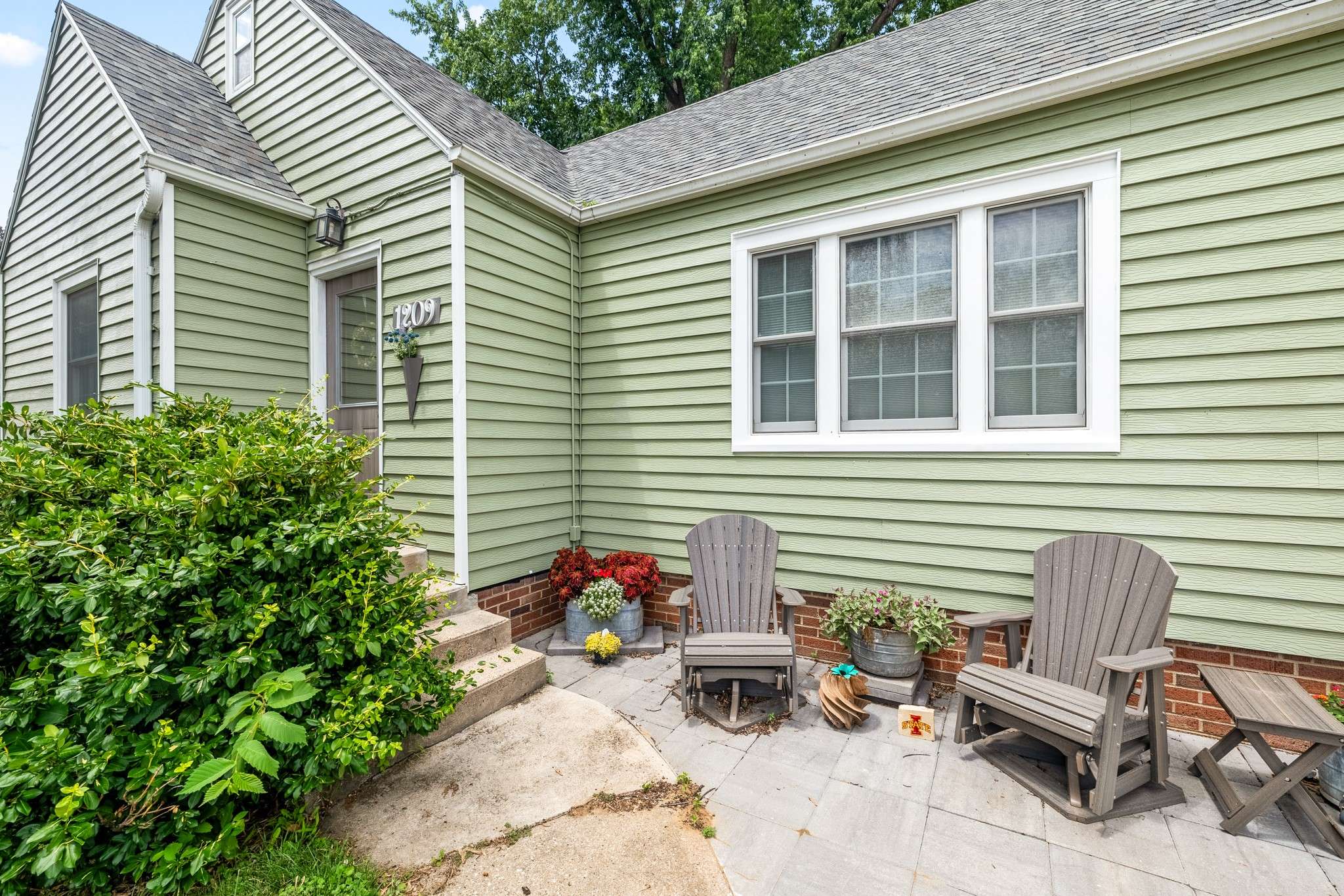 Des Moines, IA 50315,1209 Edgemont Street