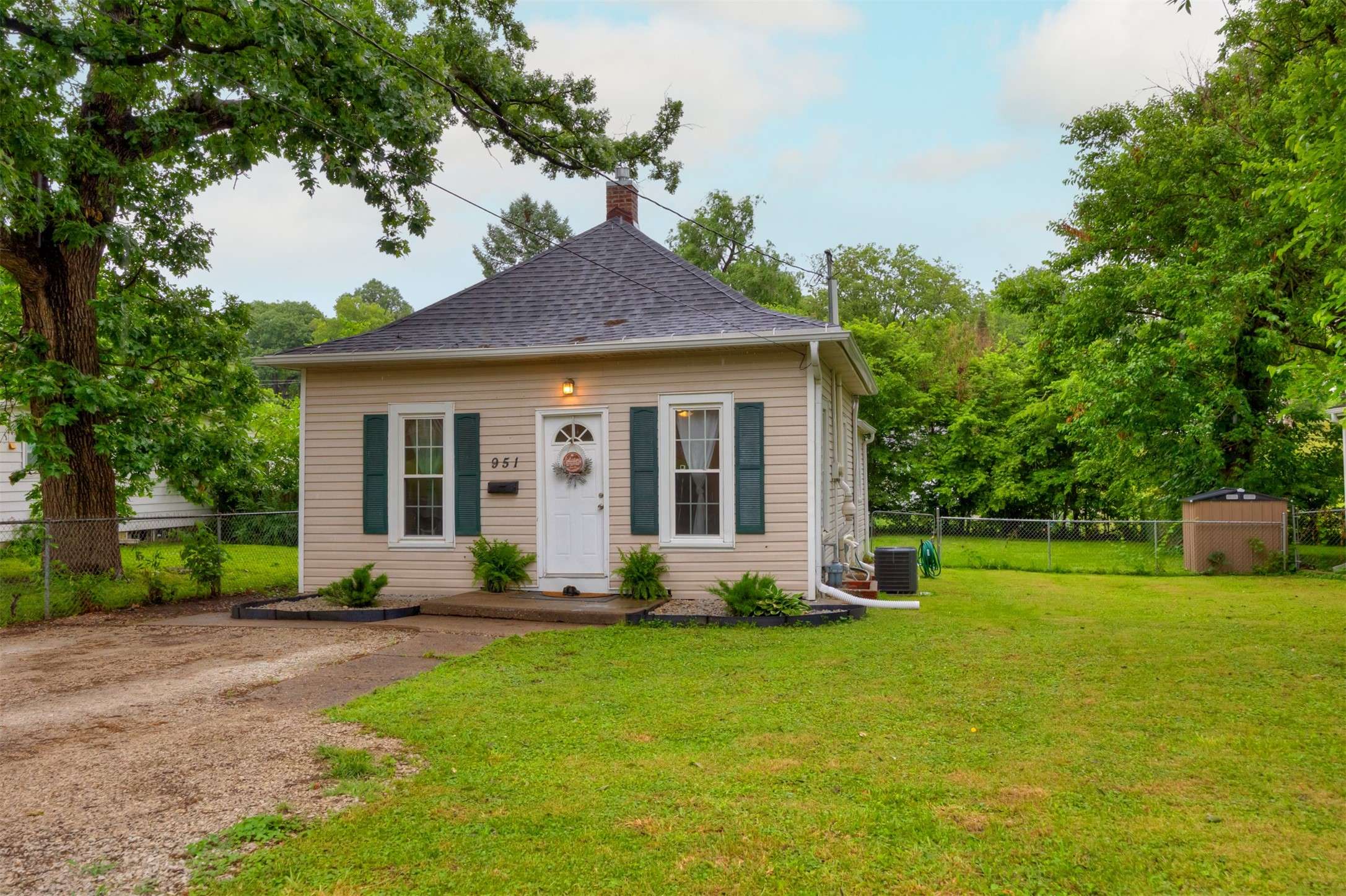 Des Moines, IA 50312,951 28th Street