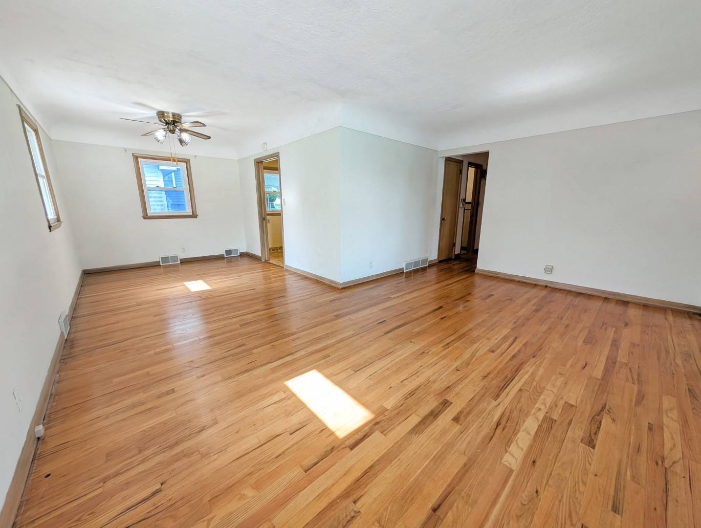 Des Moines, IA 50310,3512 Aurora Avenue