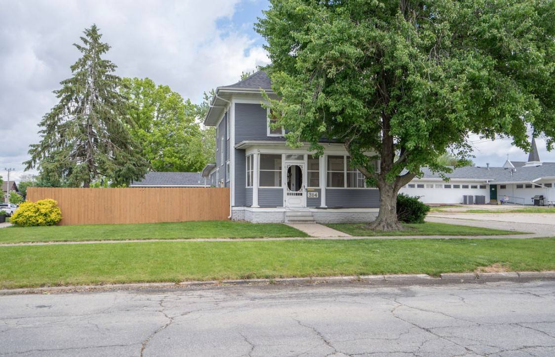 Newton, IA 50208,314 E 3rd Street N