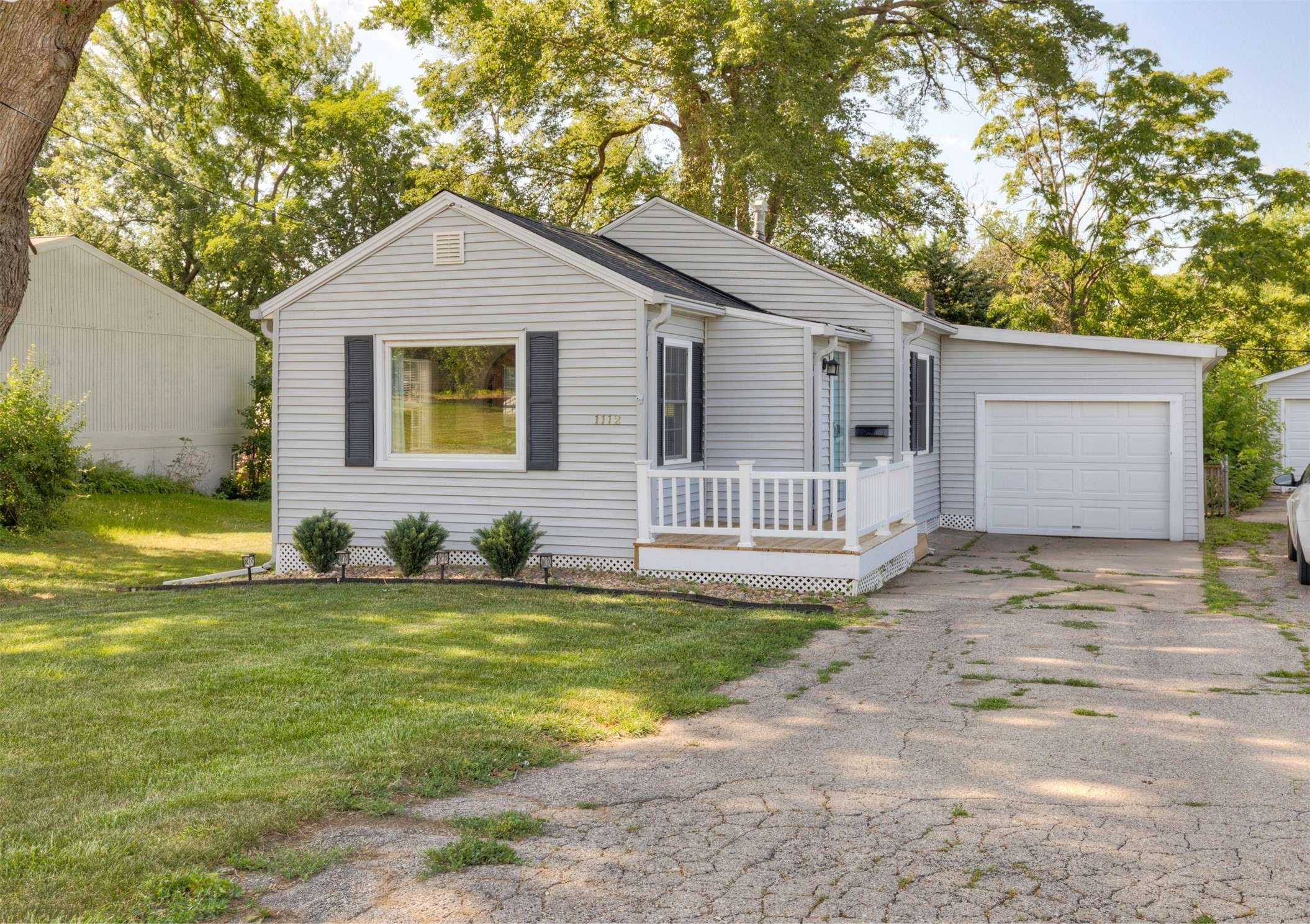 Des Moines, IA 50315,1112 West Street