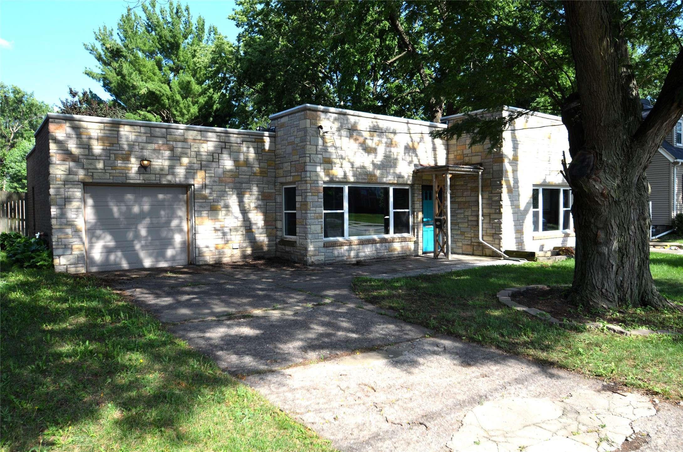 Des Moines, IA 50310,2021 48th Street