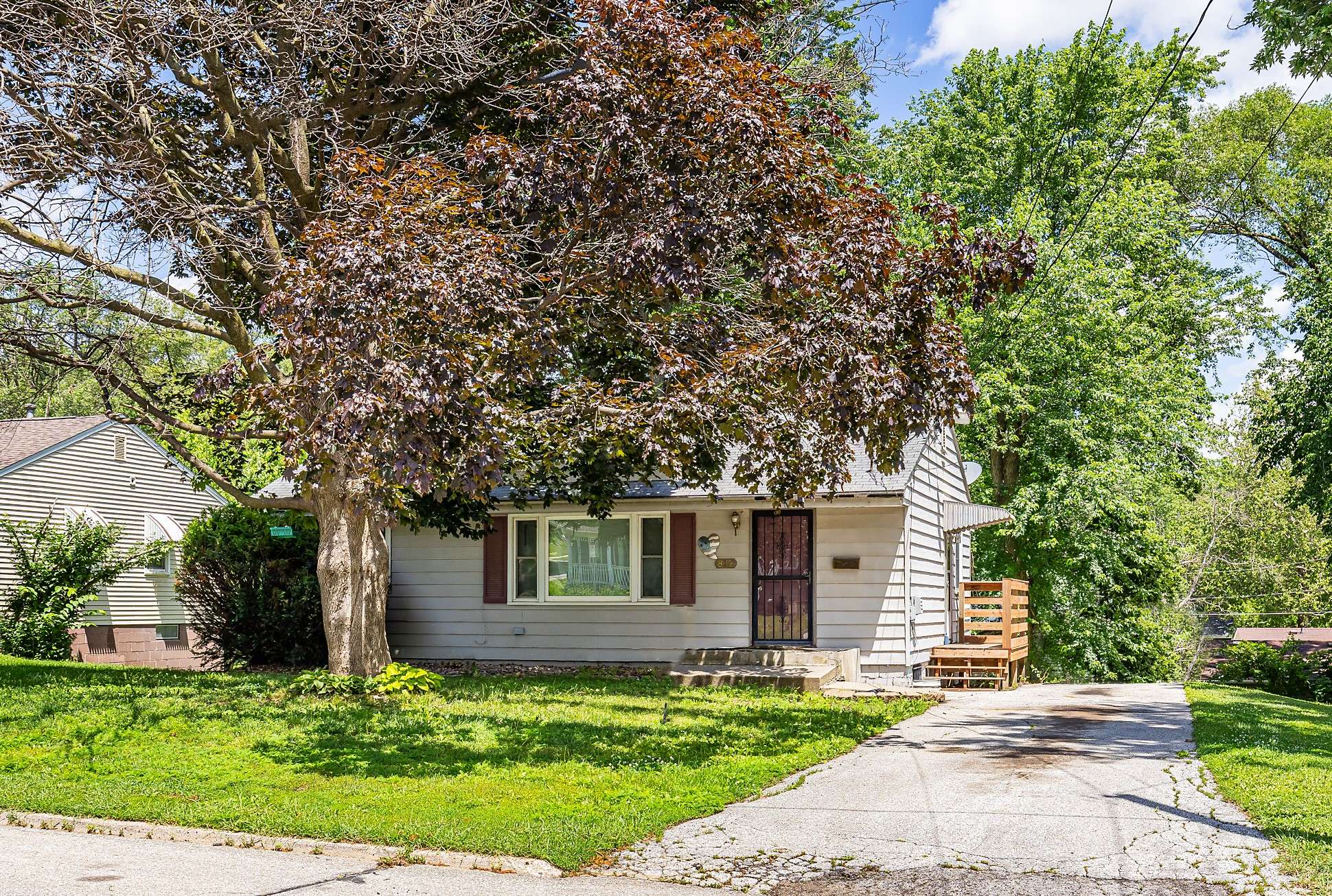 Des Moines, IA 50315,832 E Lacona Avenue