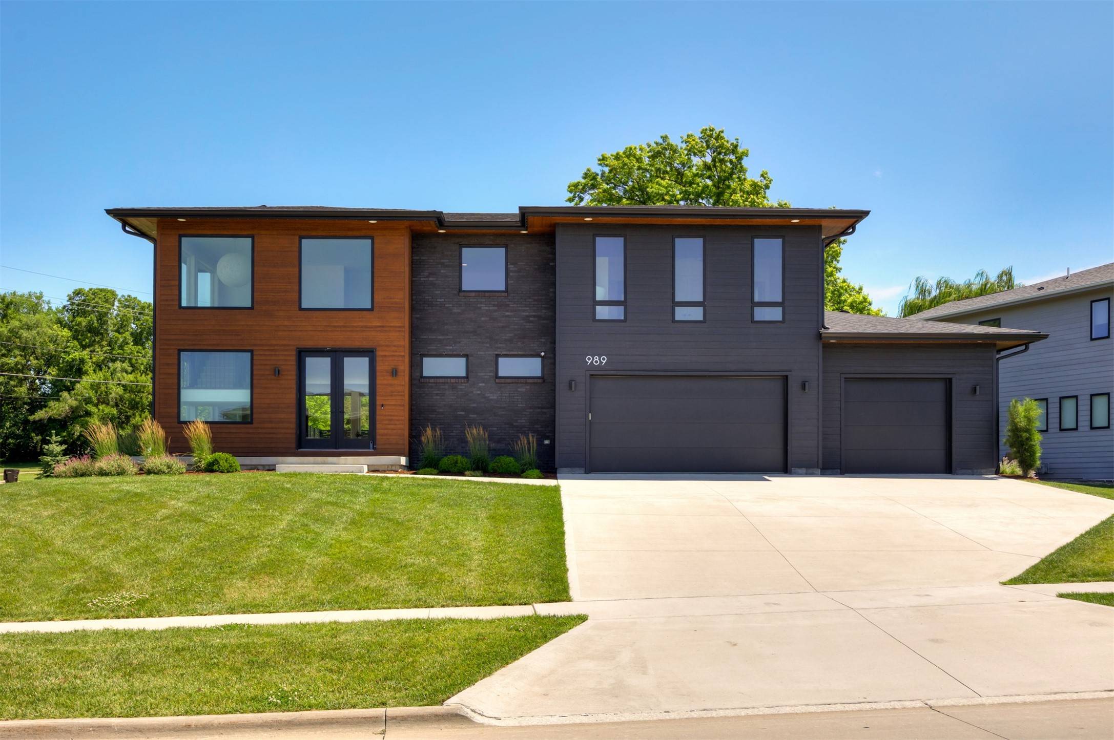 West Des Moines, IA 50266,989 65th Street