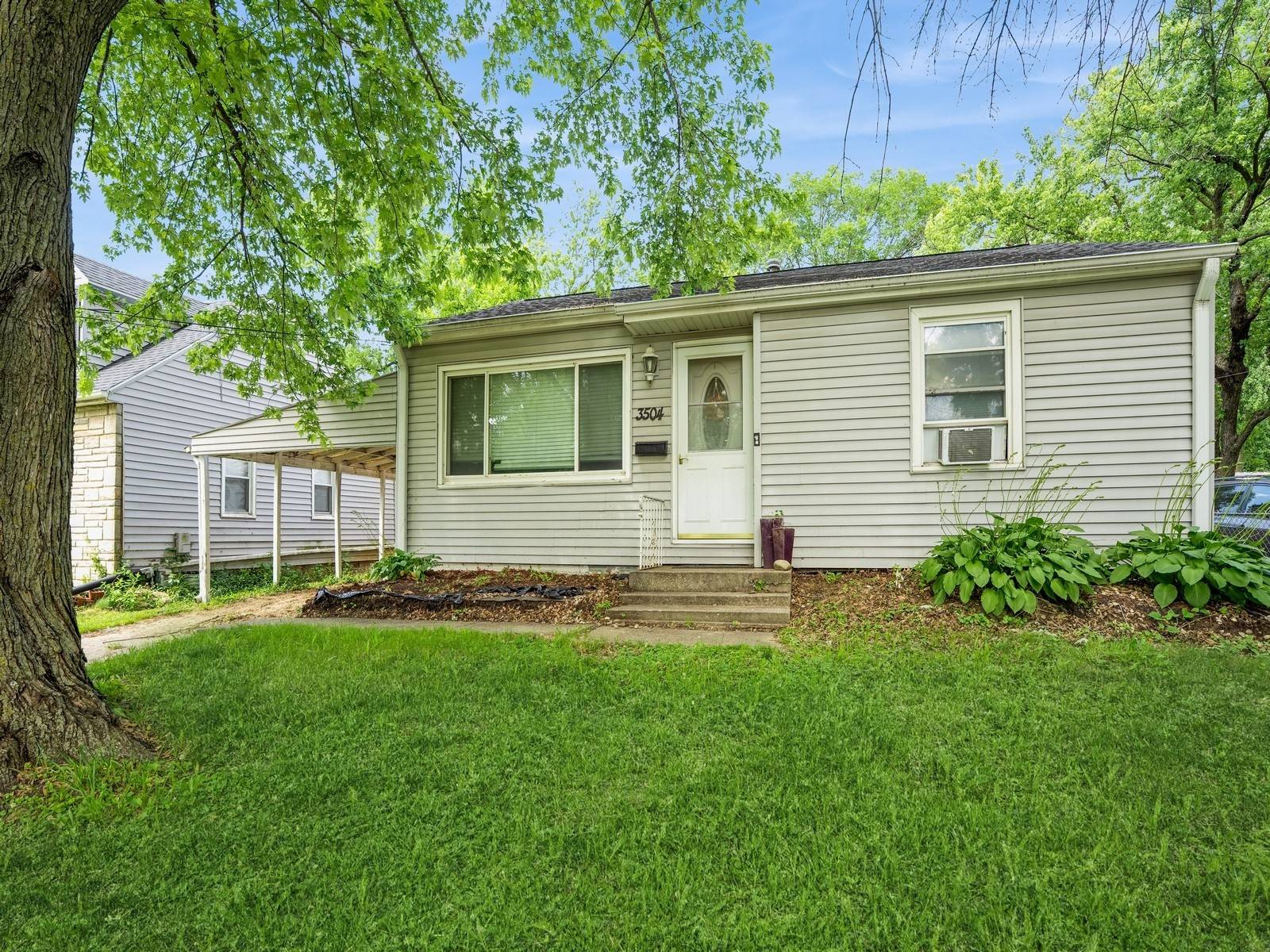 Des Moines, IA 50310,3504 27th Street
