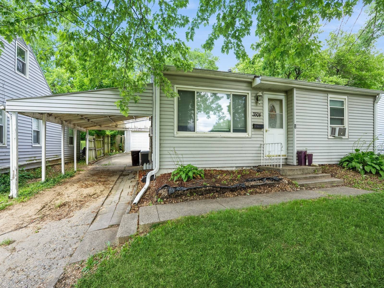 Des Moines, IA 50310,3504 27th Street