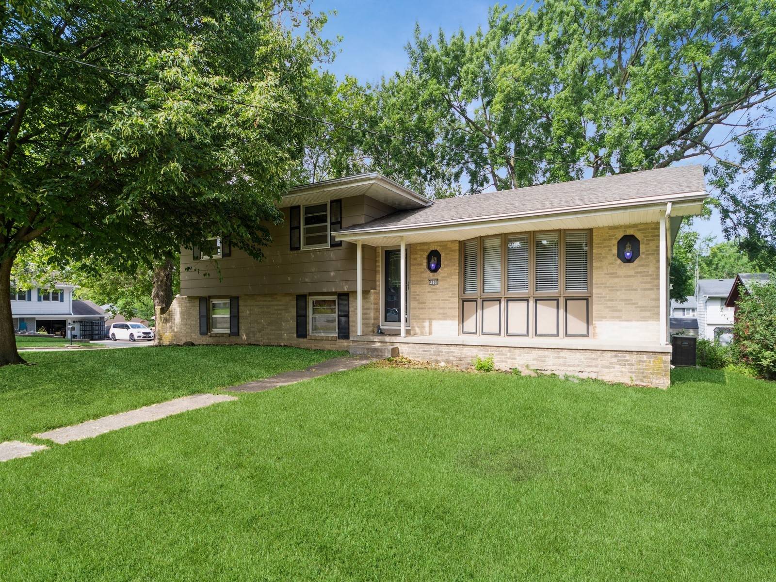 Urbandale, IA 50322,4100 73rd Street