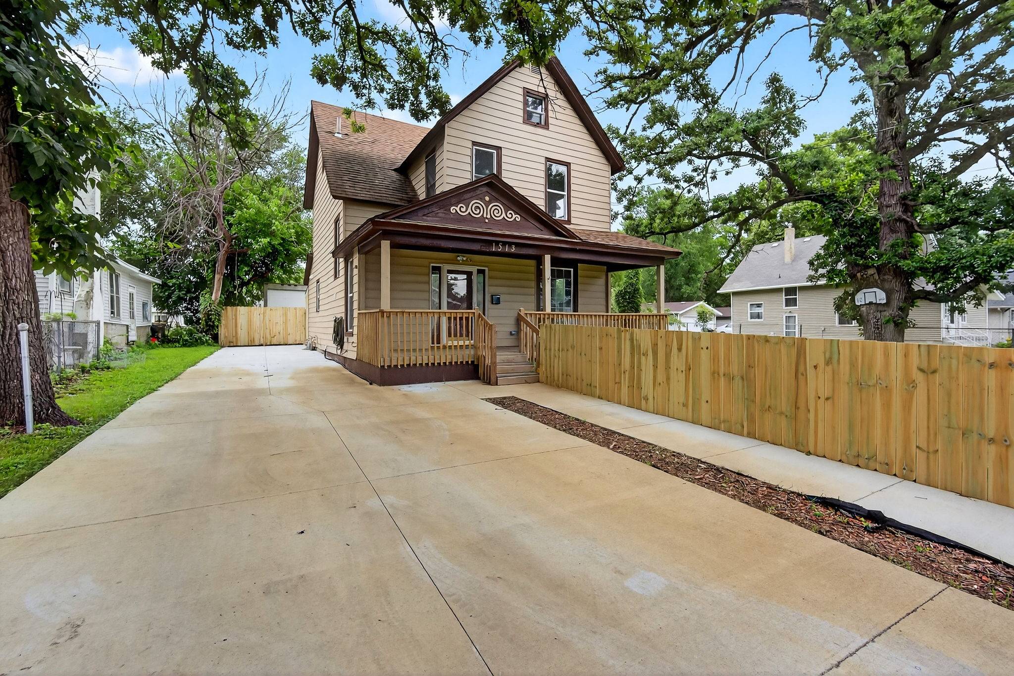 Des Moines, IA 50314,1513 Washington Avenue