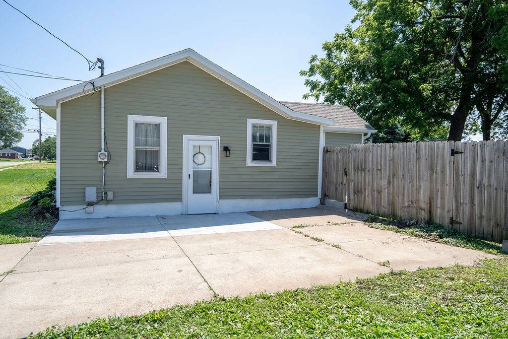 Newton, IA 50208,1421 N 4th Avenue E