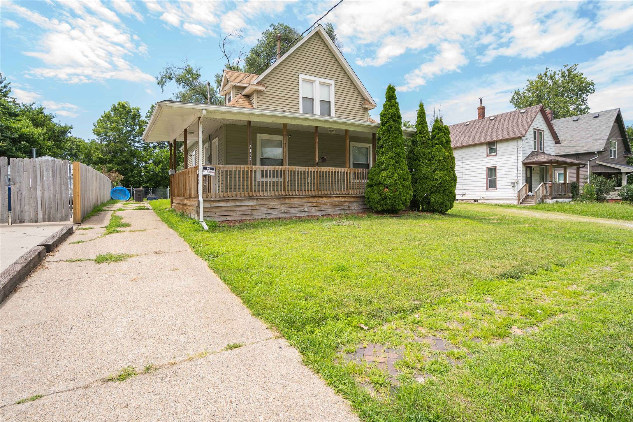 Des Moines, IA 50317,2124 E 23rd Street