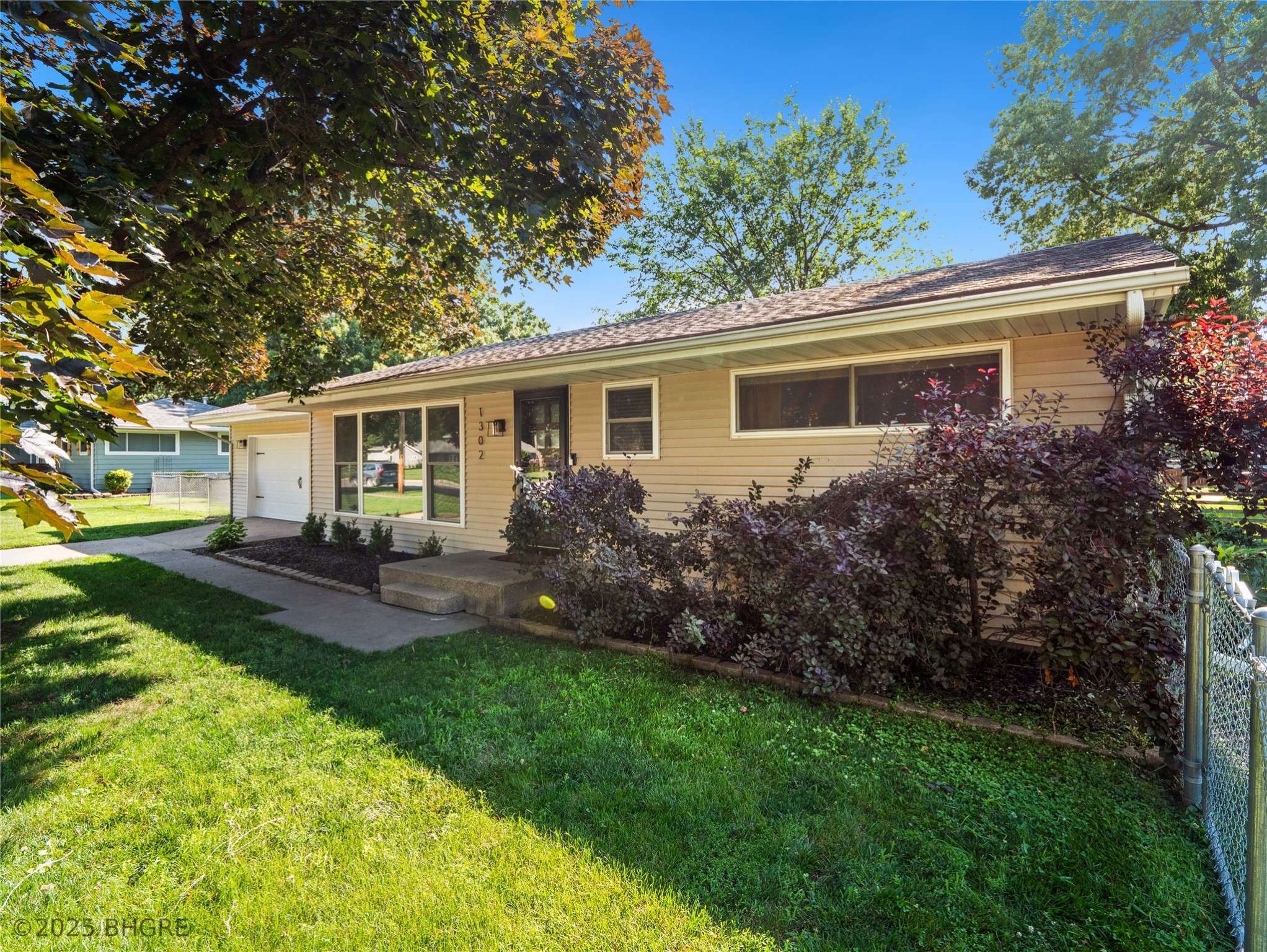 Indianola, IA 50125,1302 Country Club Road