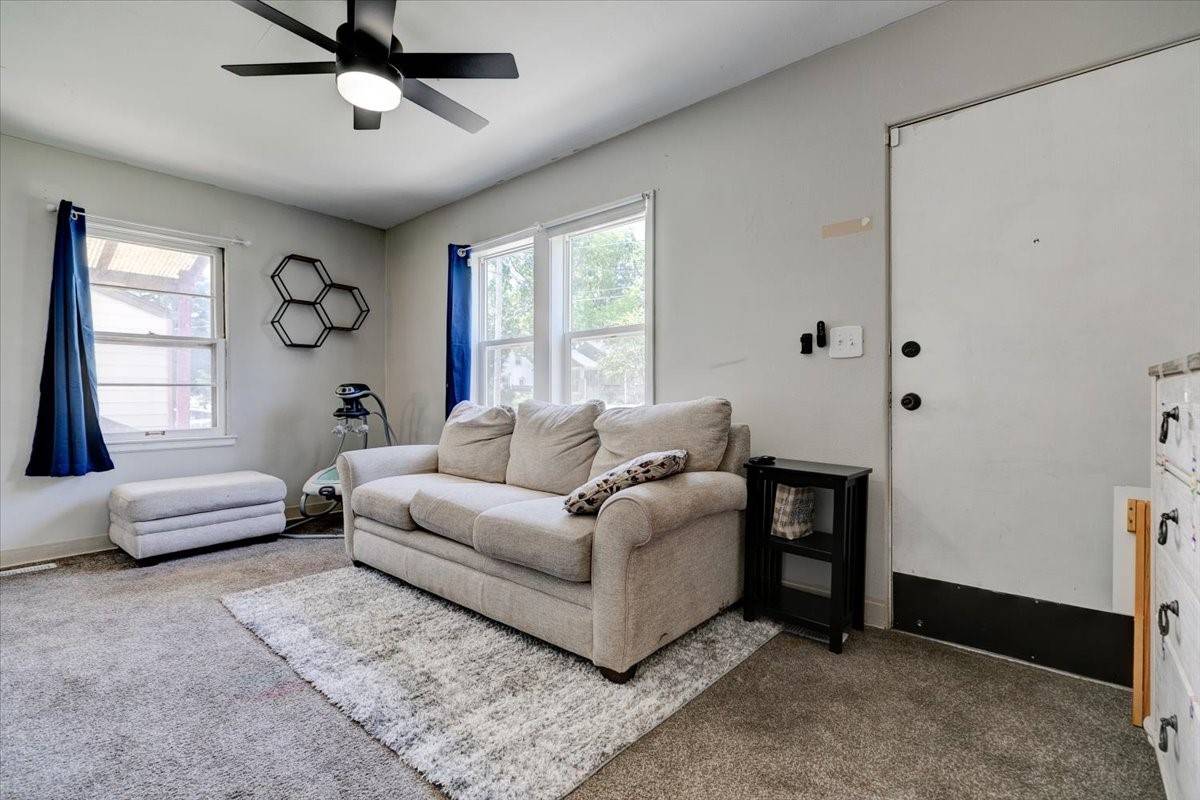 Des Moines, IA 50316,2721 E 16th Street