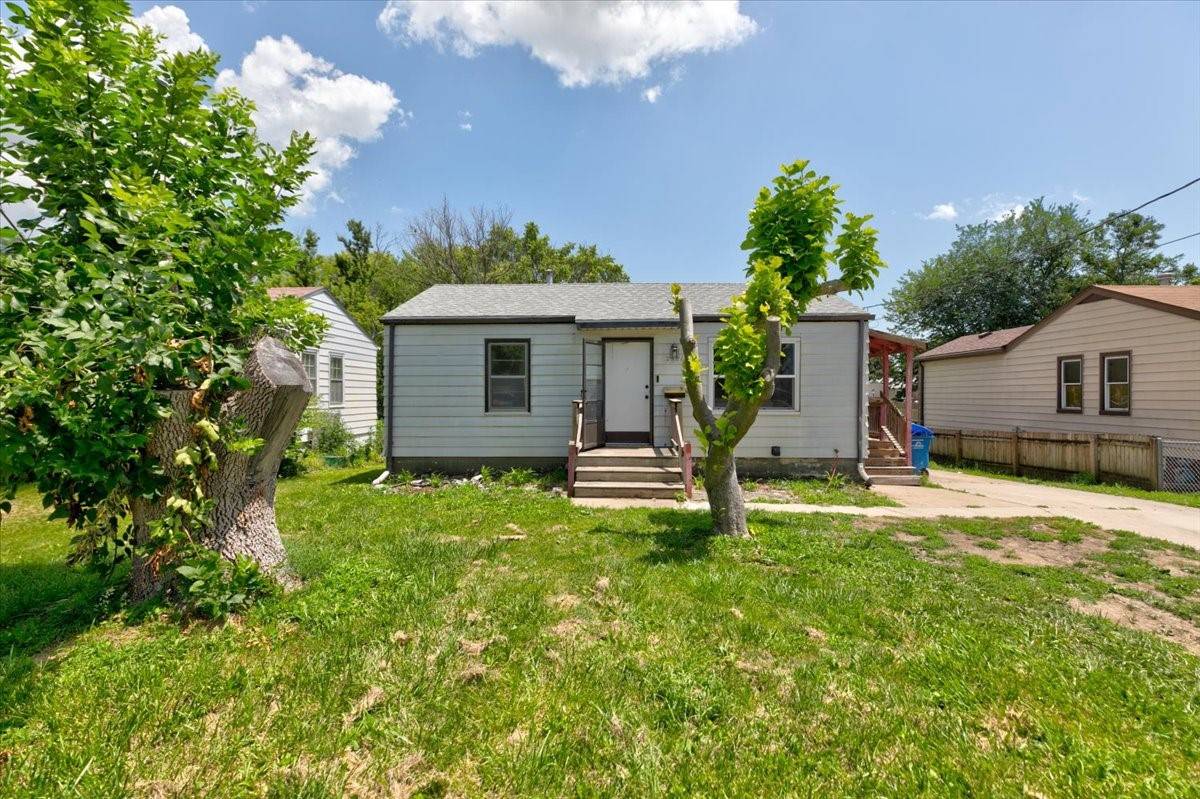 Des Moines, IA 50316,2721 E 16th Street