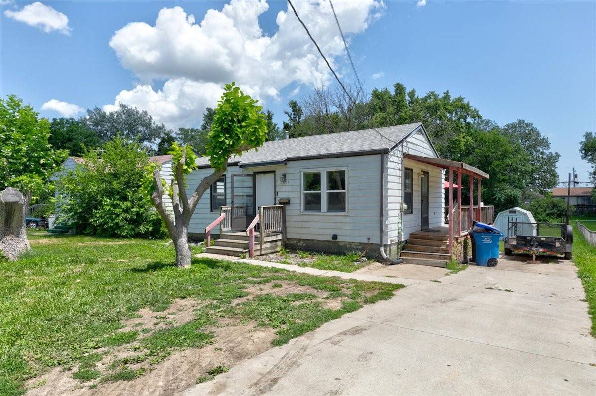 Des Moines, IA 50316,2721 E 16th Street