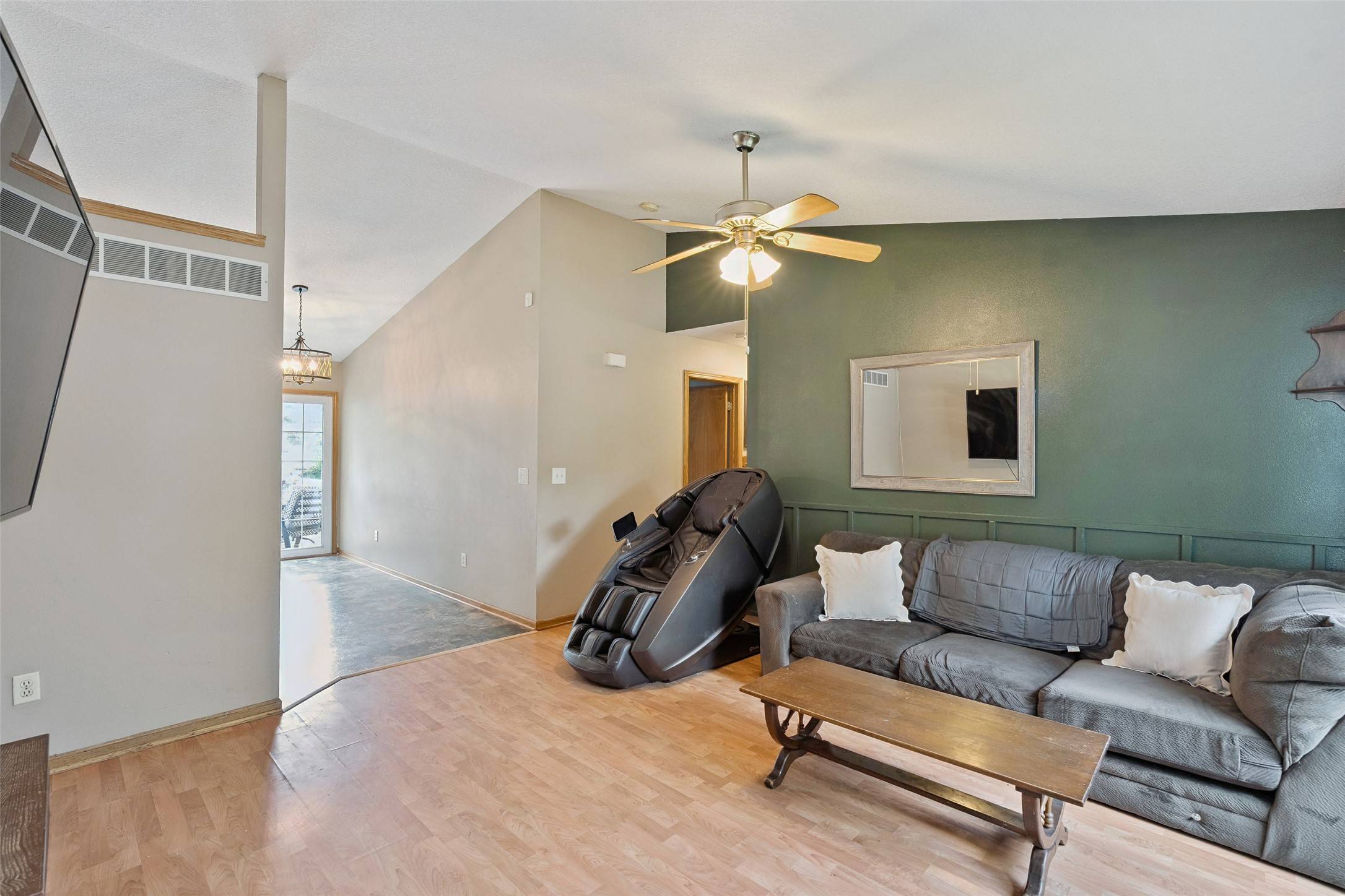 Des Moines, IA 50315,221 E Payton Avenue