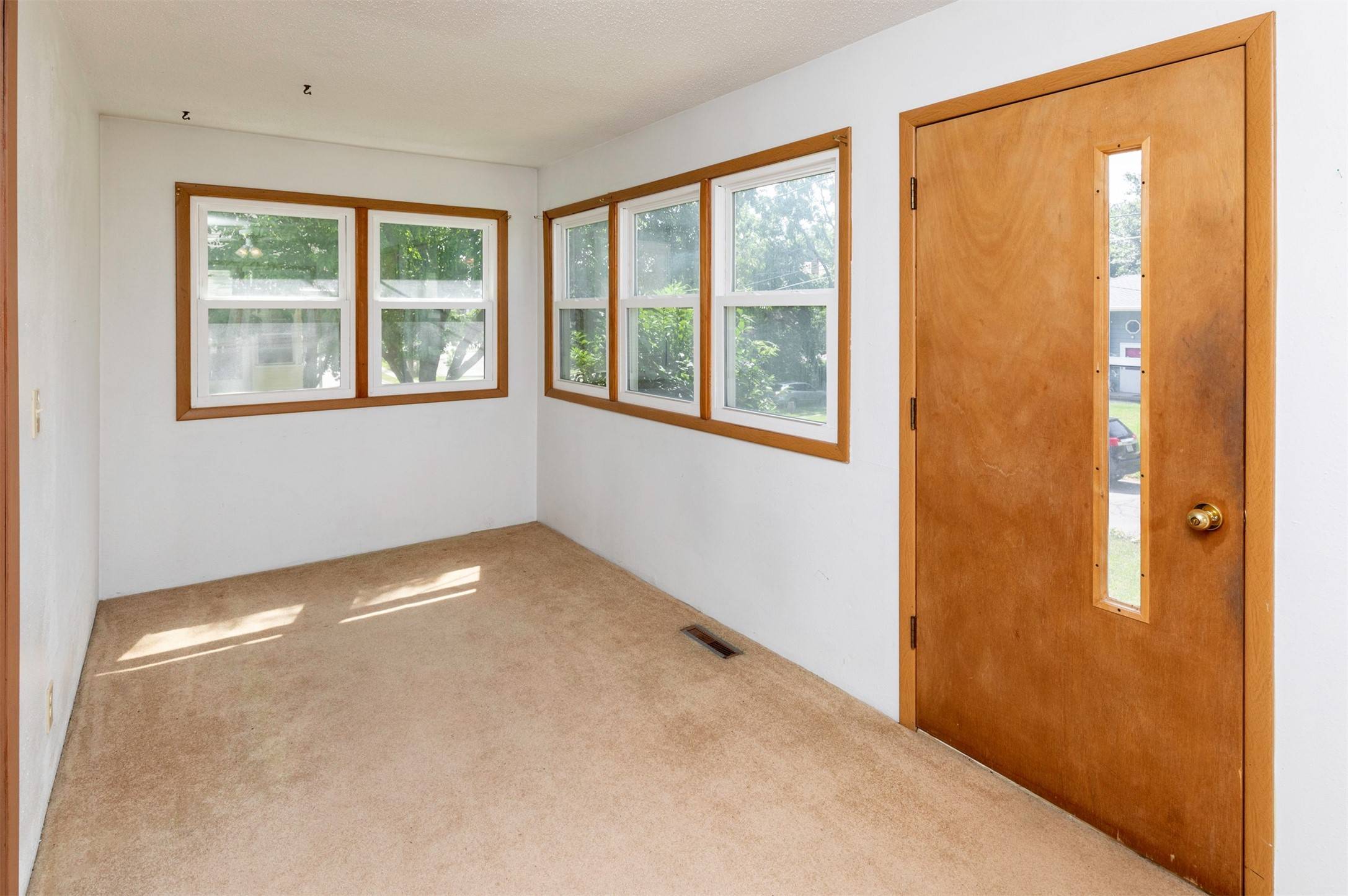 Des Moines, IA 50315,931 Pleasant View Drive