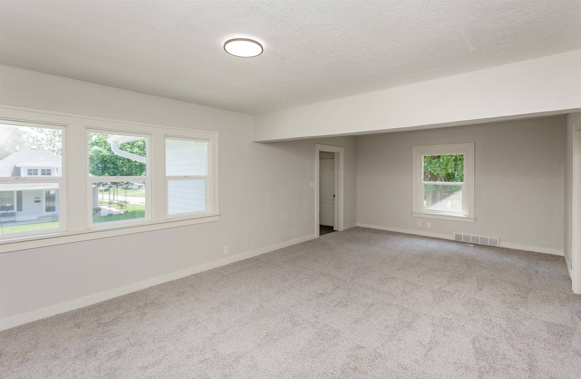 Des Moines, IA 50315,1301 Watrous Avenue