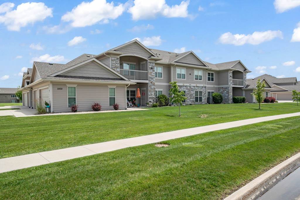 Ankeny, IA 50021,2503 NE Oak Drive #8