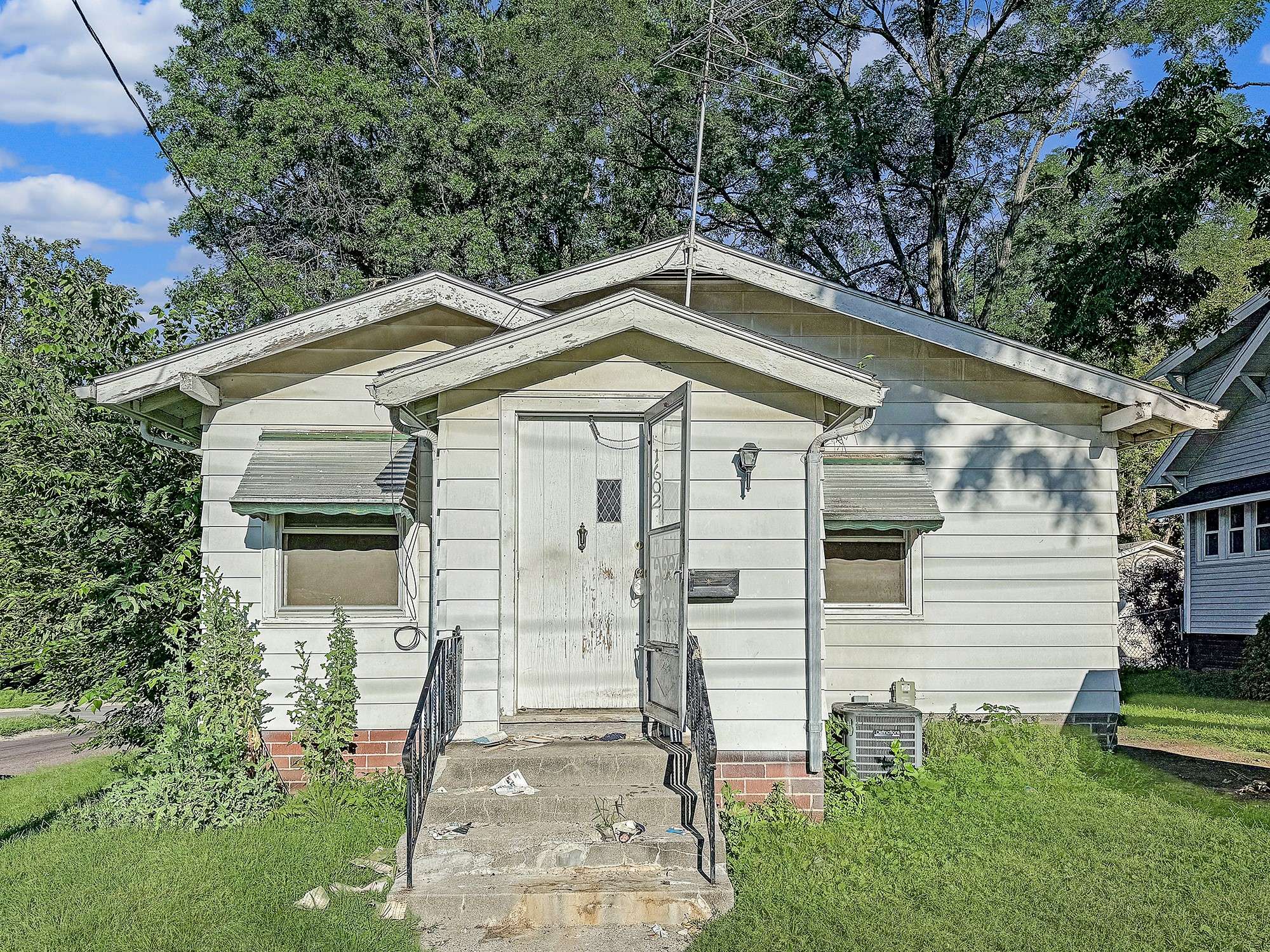 Des Moines, IA 50317,1602 E 32nd Street