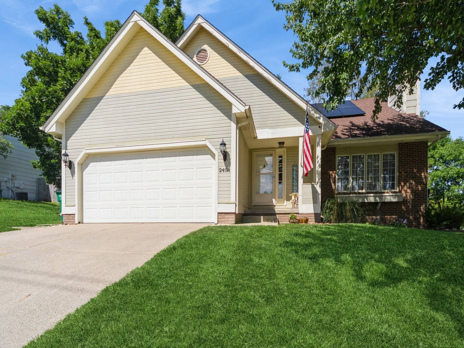 Urbandale, IA 50322,2404 Rocklyn Drive