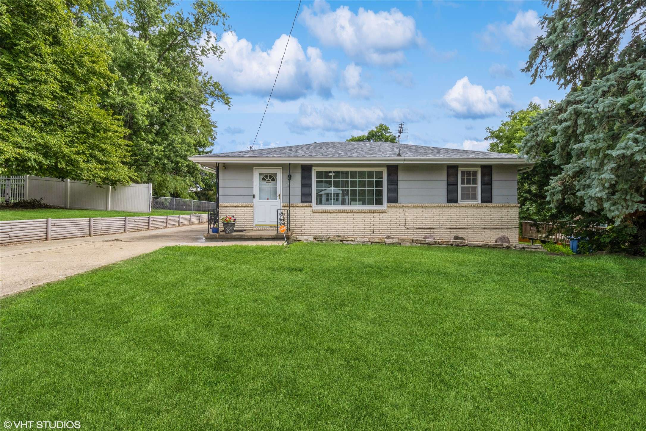 Des Moines, IA 50315,1212 Burnham Avenue