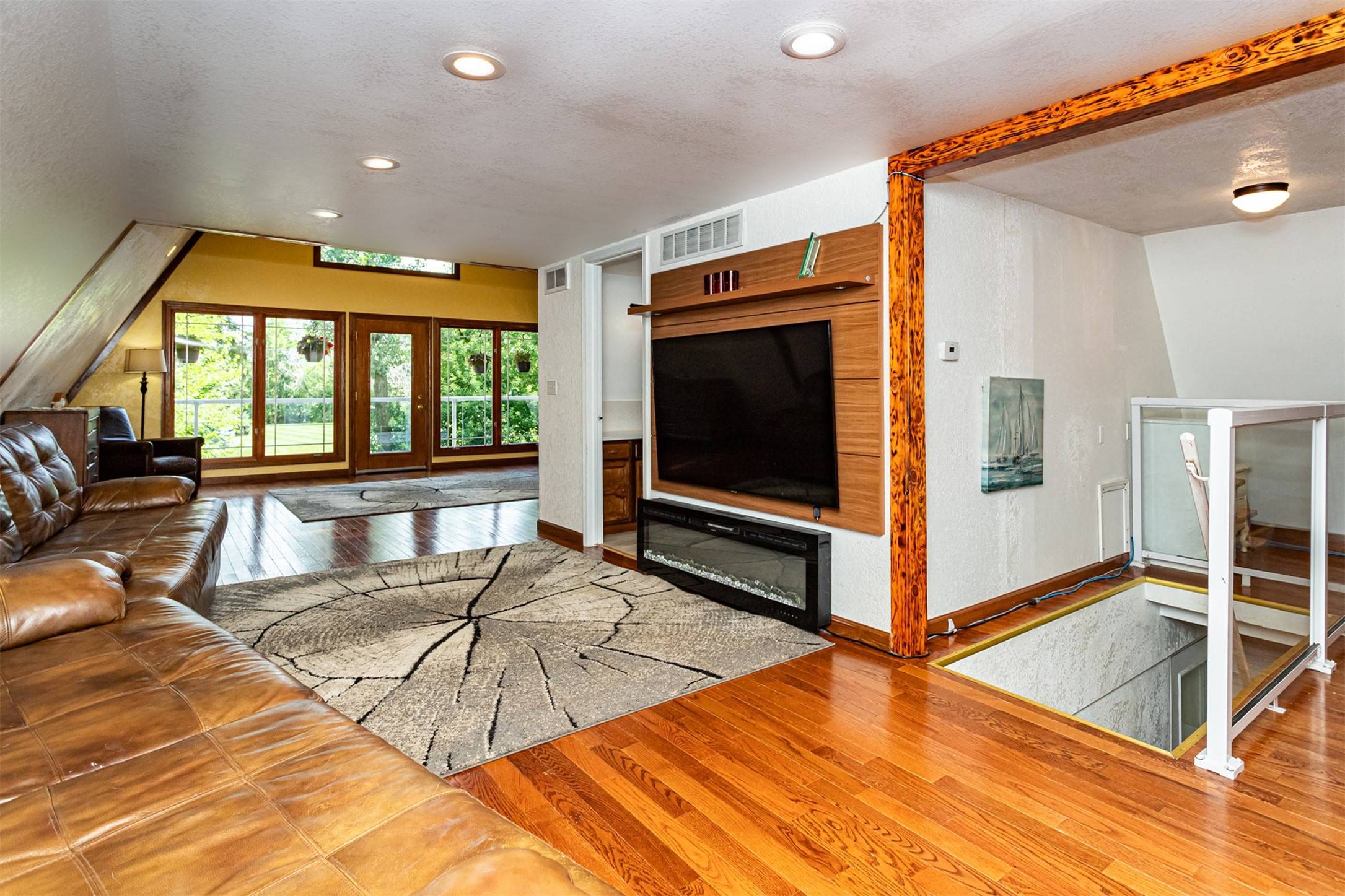Ames, IA 50010,532 W Riverside Road