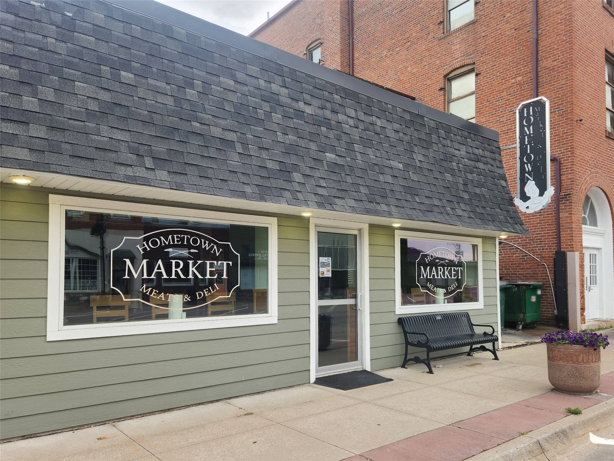 Knoxville, IA 50138,111 E Robinson Street