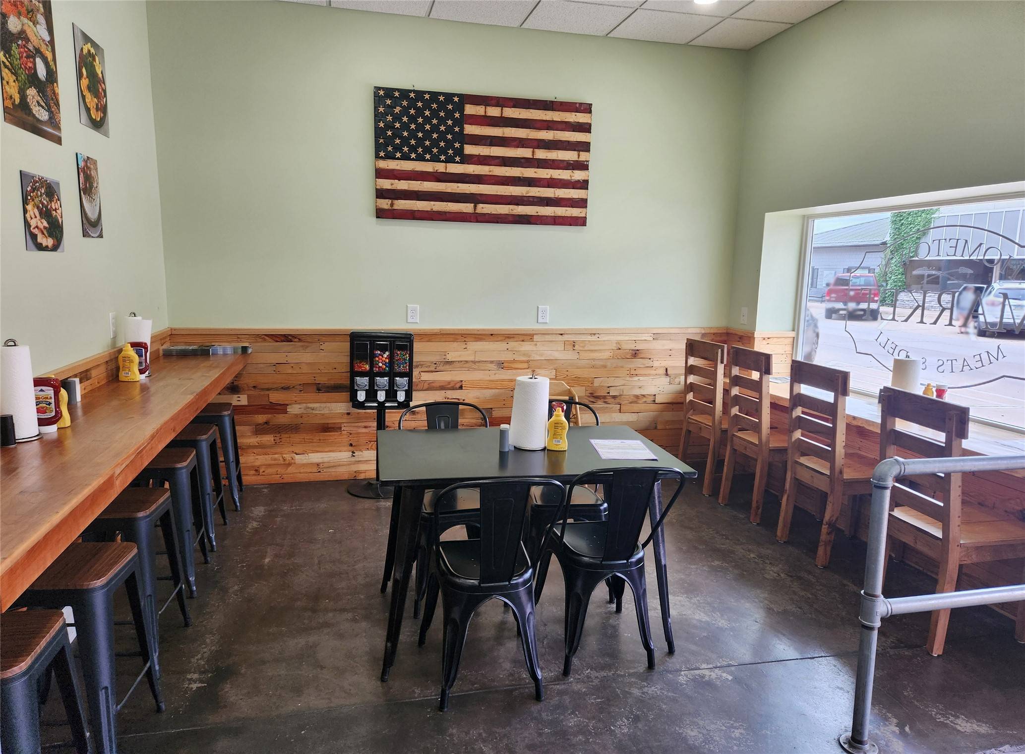 Knoxville, IA 50138,111 E Robinson Street