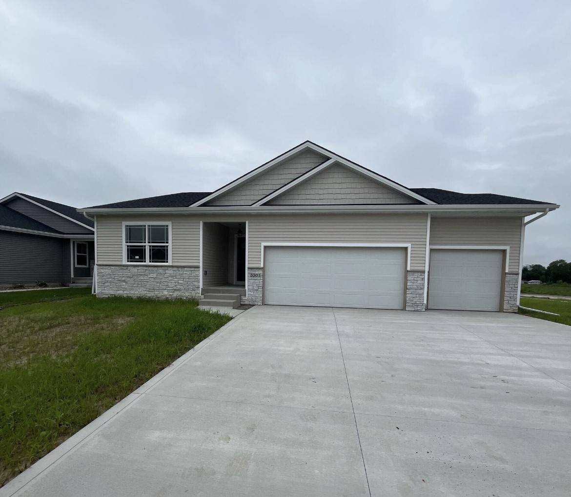 Des Moines, IA 50317,3301 Brook Landing Court