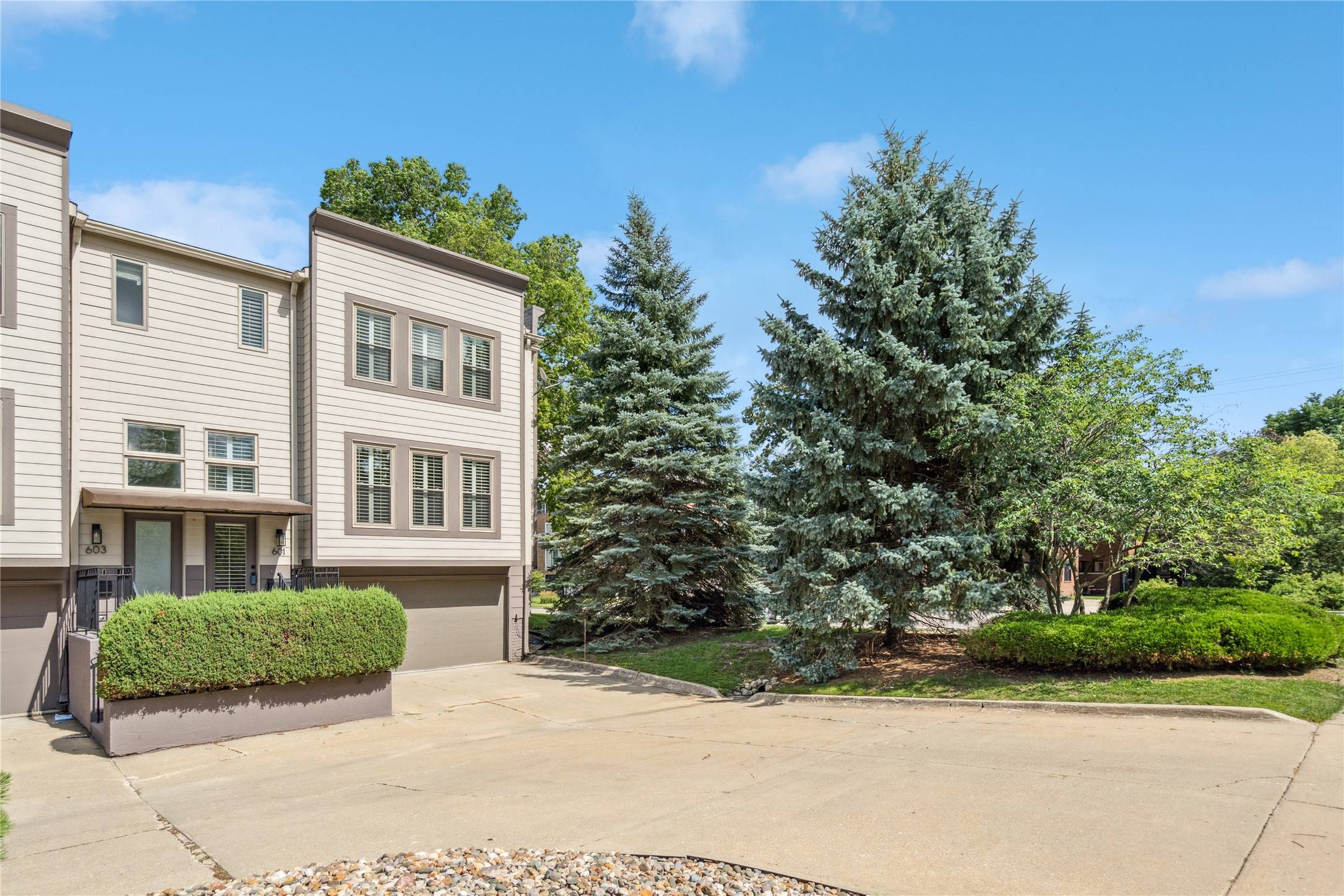 Des Moines, IA 50312,601 41st Street