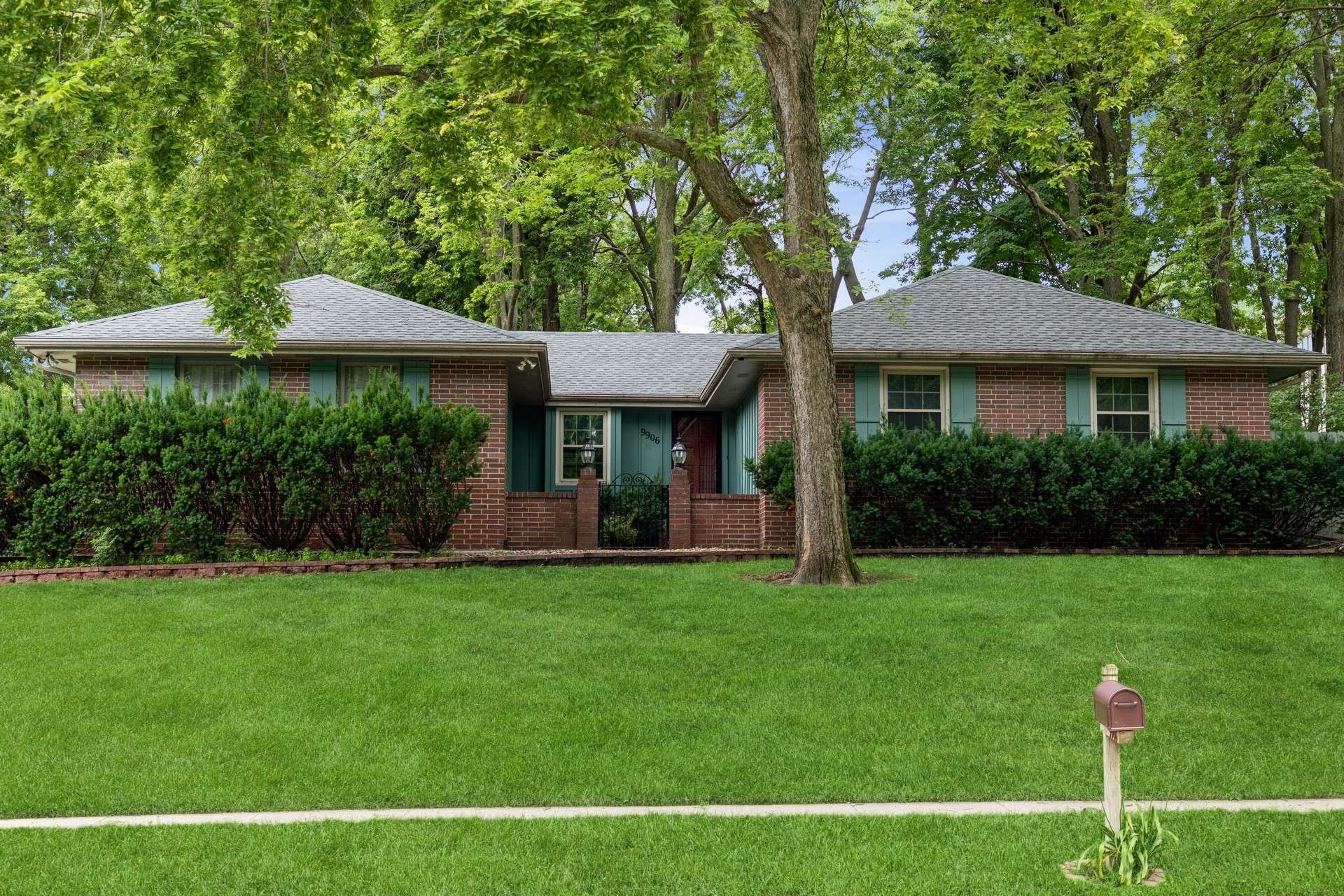 Clive, IA 50325,9906 Lincoln Avenue